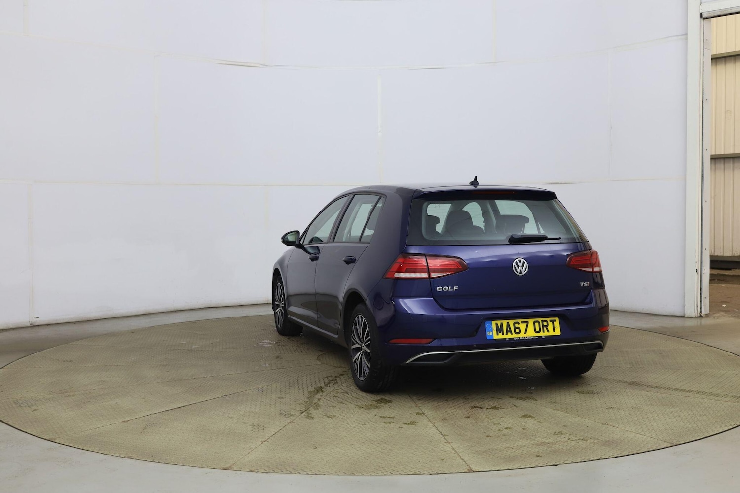 Used Volkswagen Golf 2017 for sale - 77970489: Photo 5