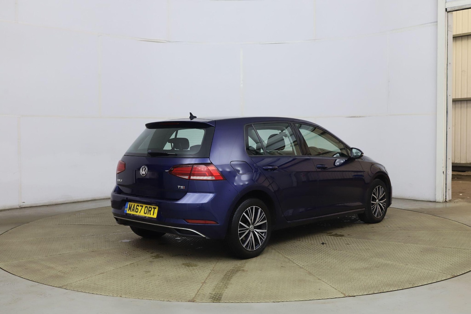 Used Volkswagen Golf 2017 for sale - 77970489: Photo 9