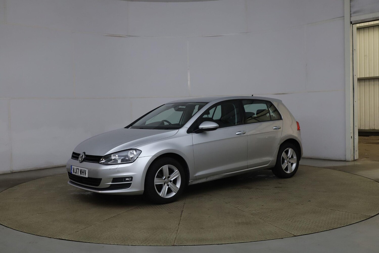 Used Volkswagen Golf 2017 for sale - 76348788: Photo 1