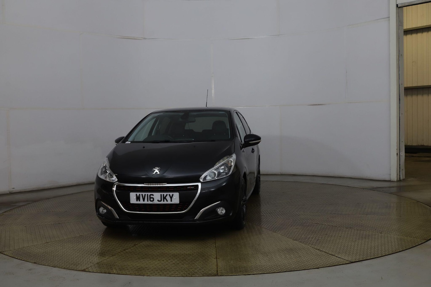 Used Peugeot 208 2016 for sale - 77351369: Photo 3