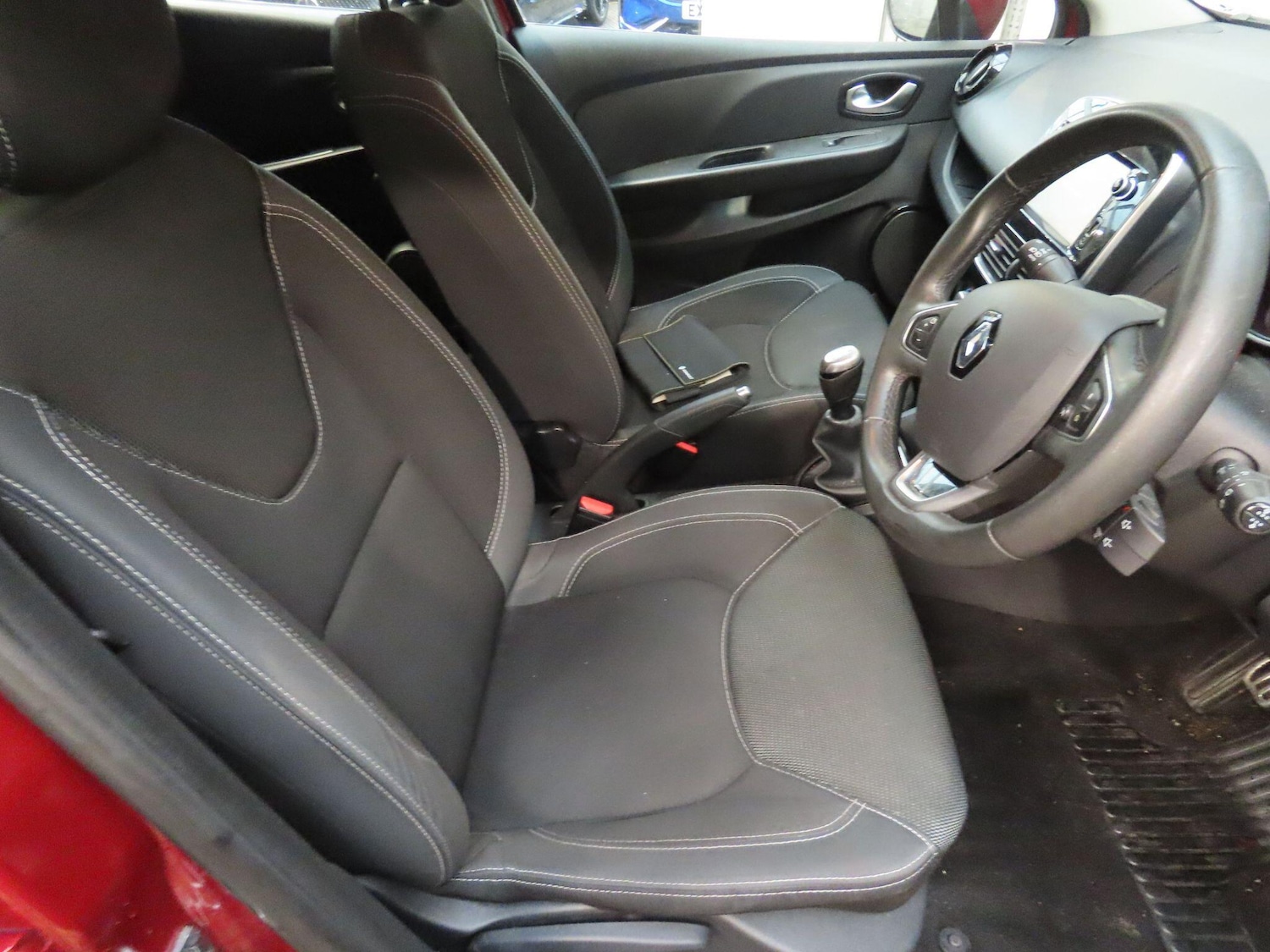 Used Renault Clio 2018 for sale - 76952344: Photo 12