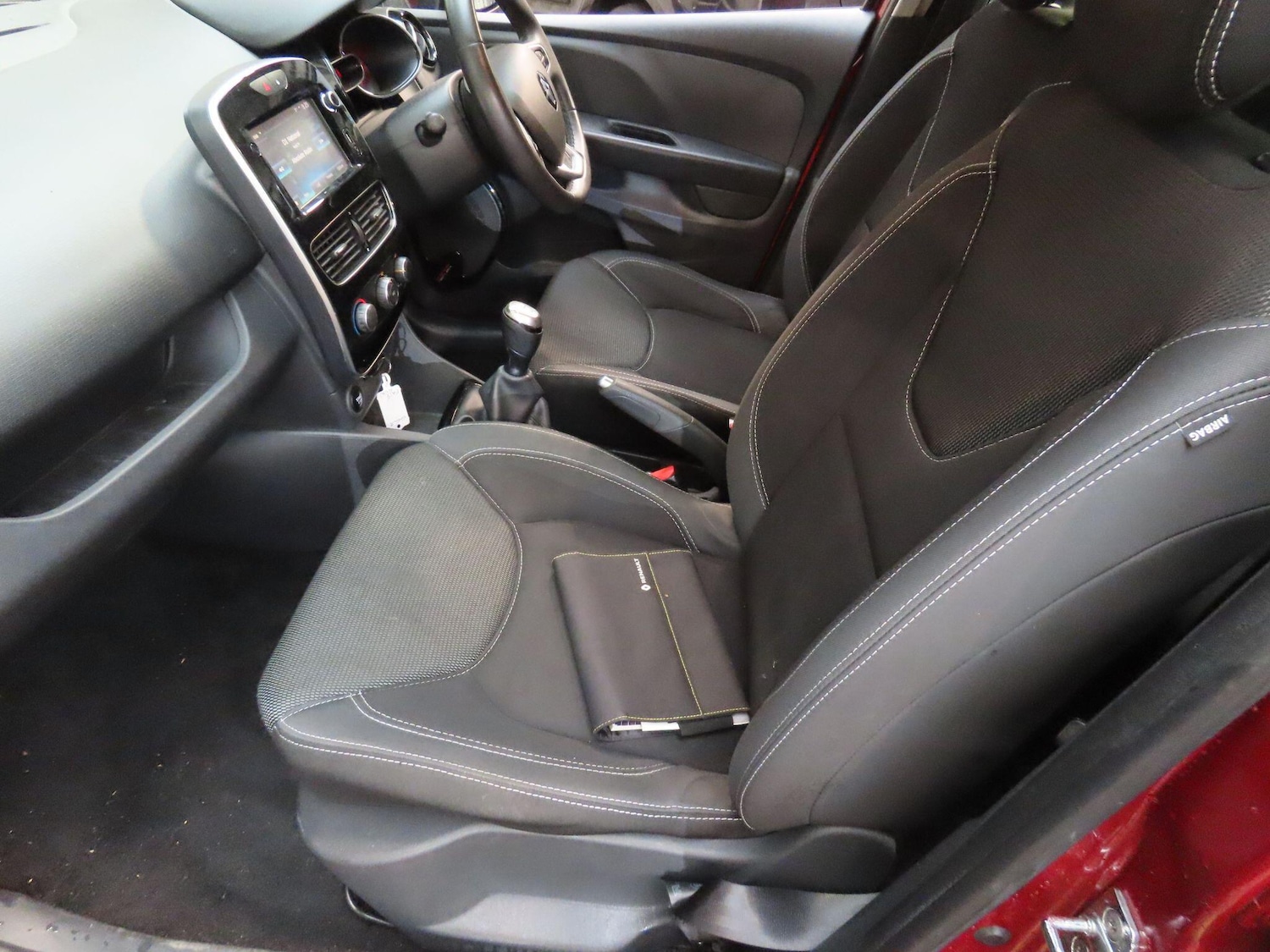 Used Renault Clio 2018 for sale - 76952344: Photo 14