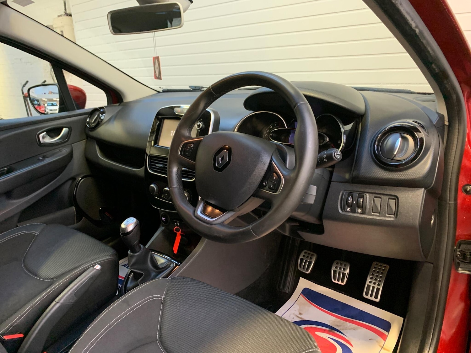 Used Renault Clio 2018 for sale - 76952344: Photo 22