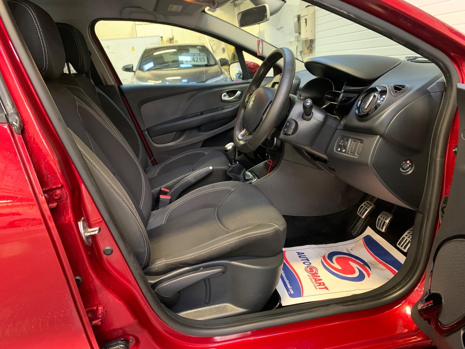 Used Renault Clio 2018 for sale - 76952344: Photo 23