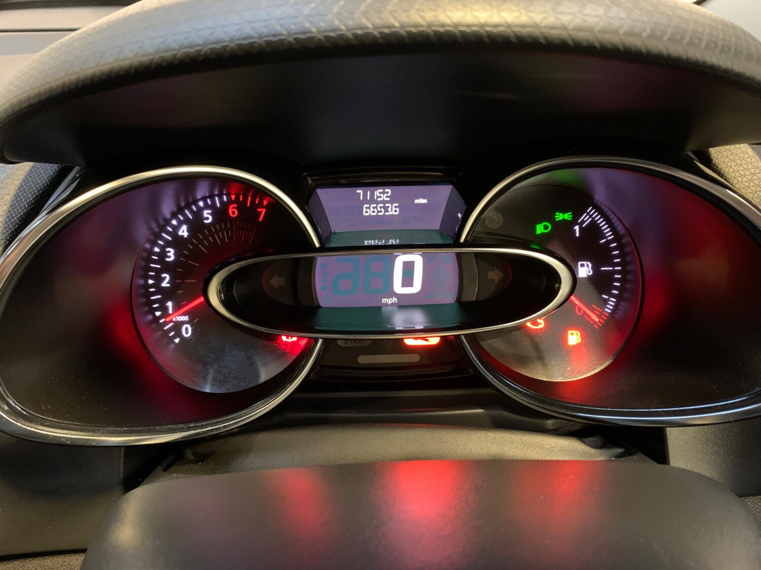 Used Renault Clio 2018 for sale - 76952344: Photo 26