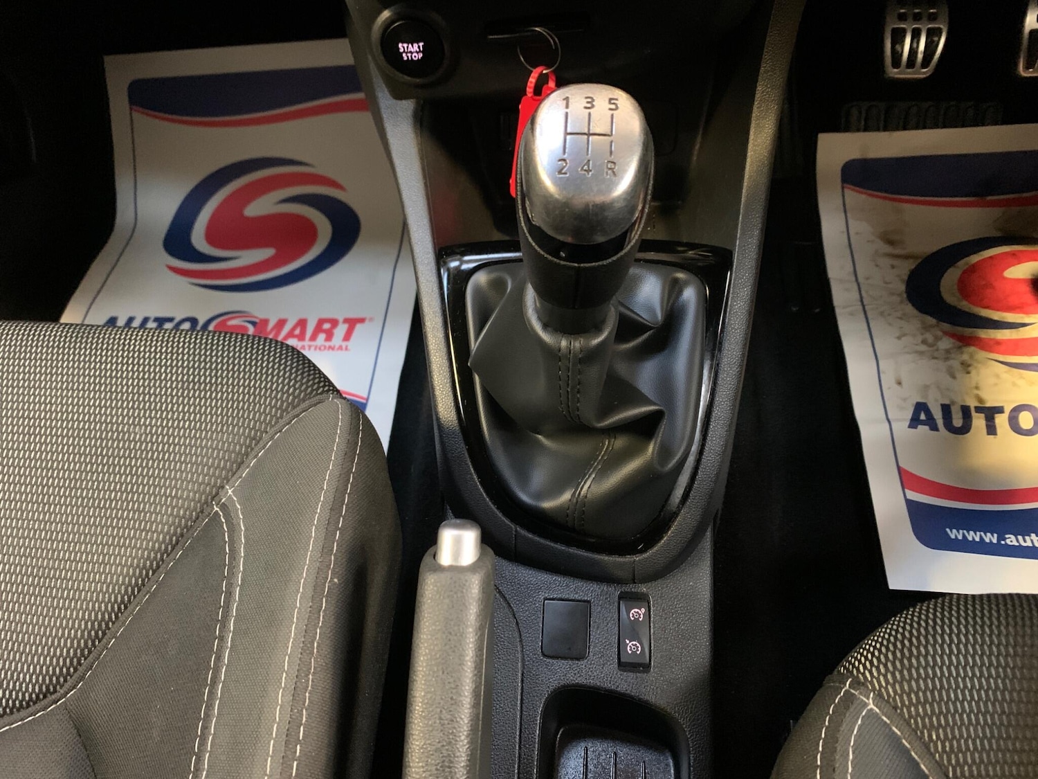 Used Renault Clio 2018 for sale - 76952344: Photo 36