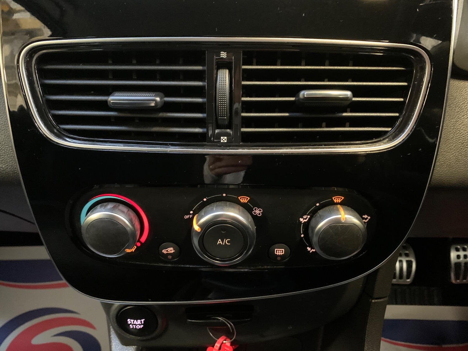 Used Renault Clio 2018 for sale - 76952344: Photo 38