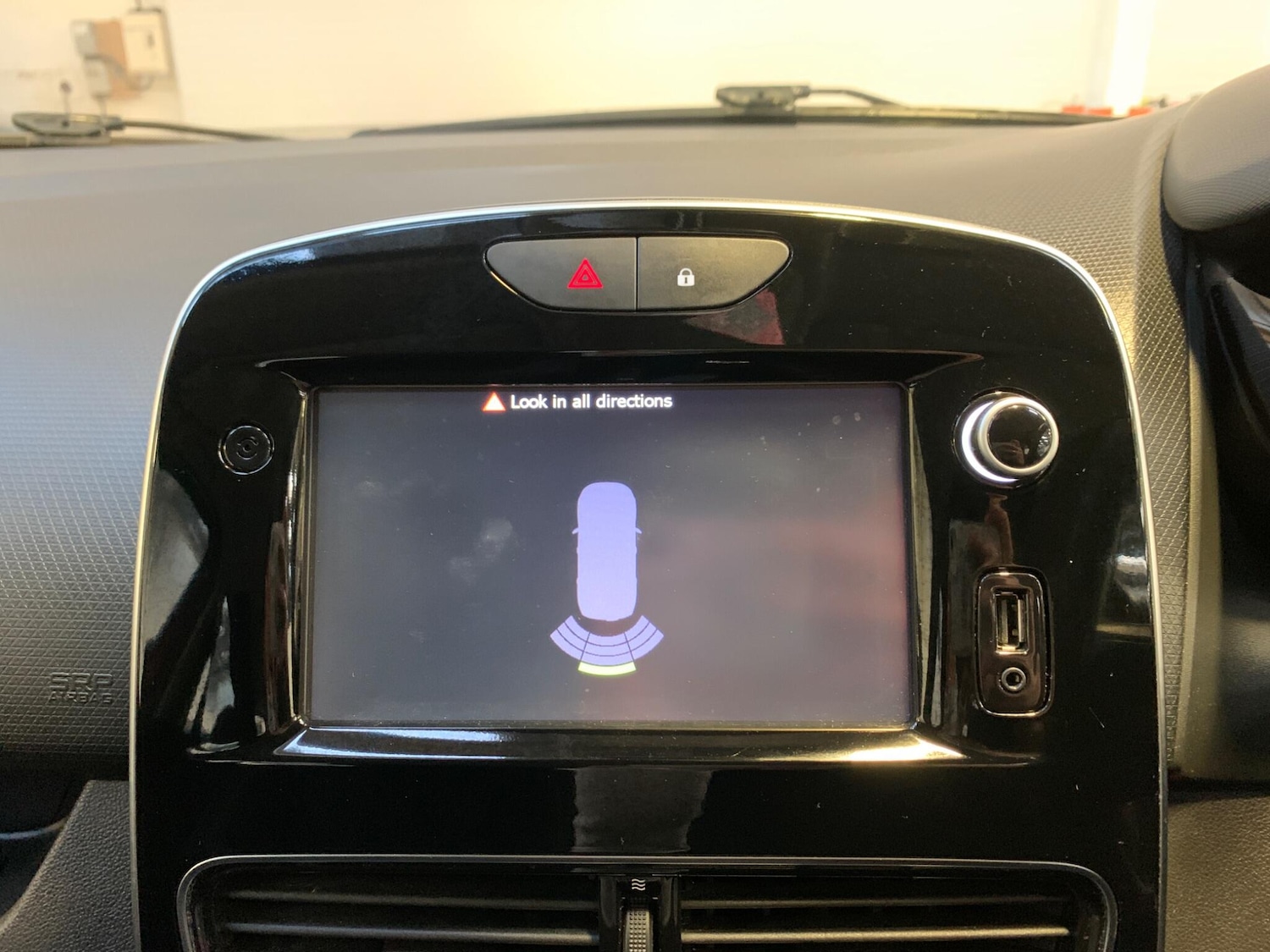 Used Renault Clio 2018 for sale - 76952344: Photo 44