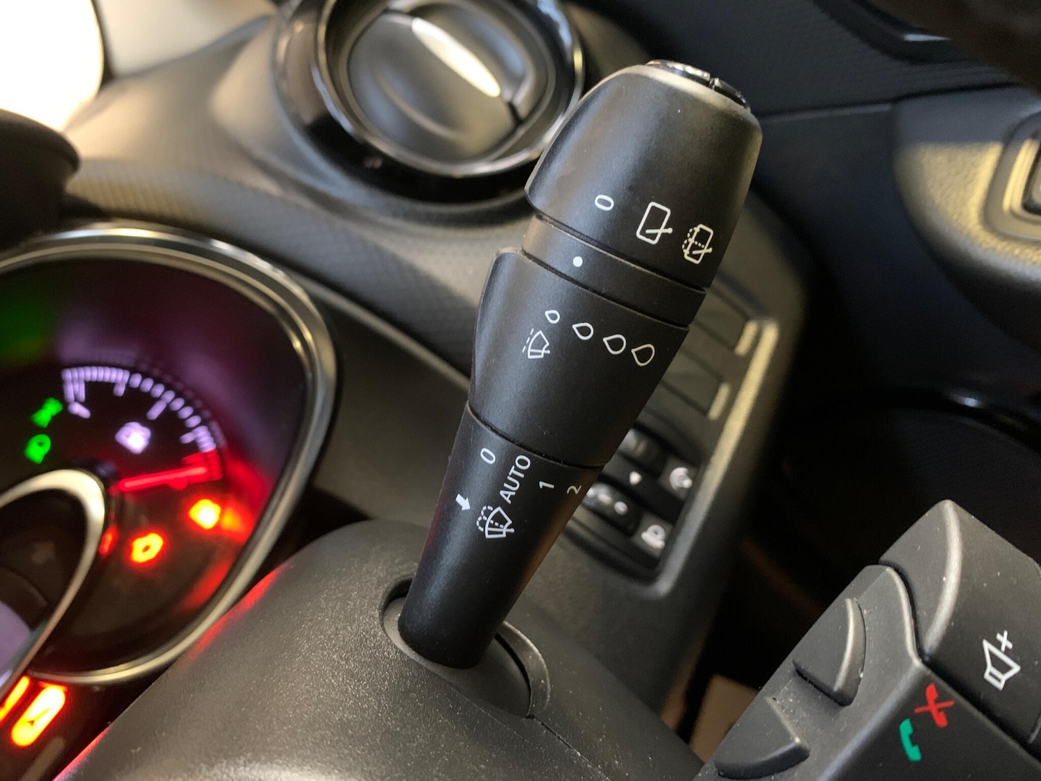 Used Renault Clio 2018 for sale - 76952344: Photo 46