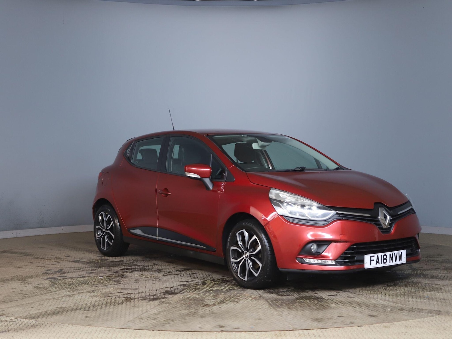 Used Renault Clio 2018 for sale - 76952344: Photo 9
