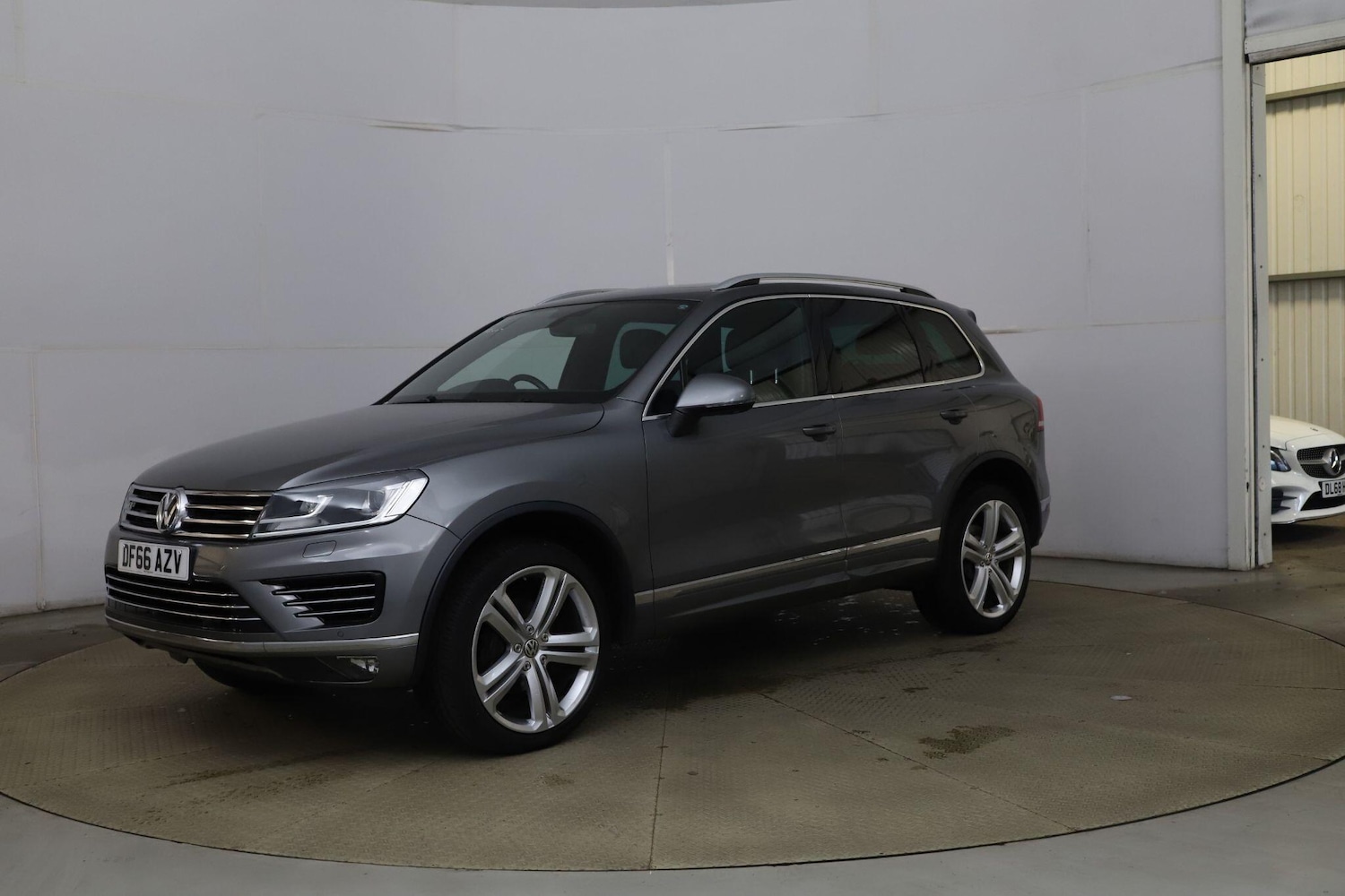 Used Volkswagen Touareg 2016 for sale - 76485063: Photo 1