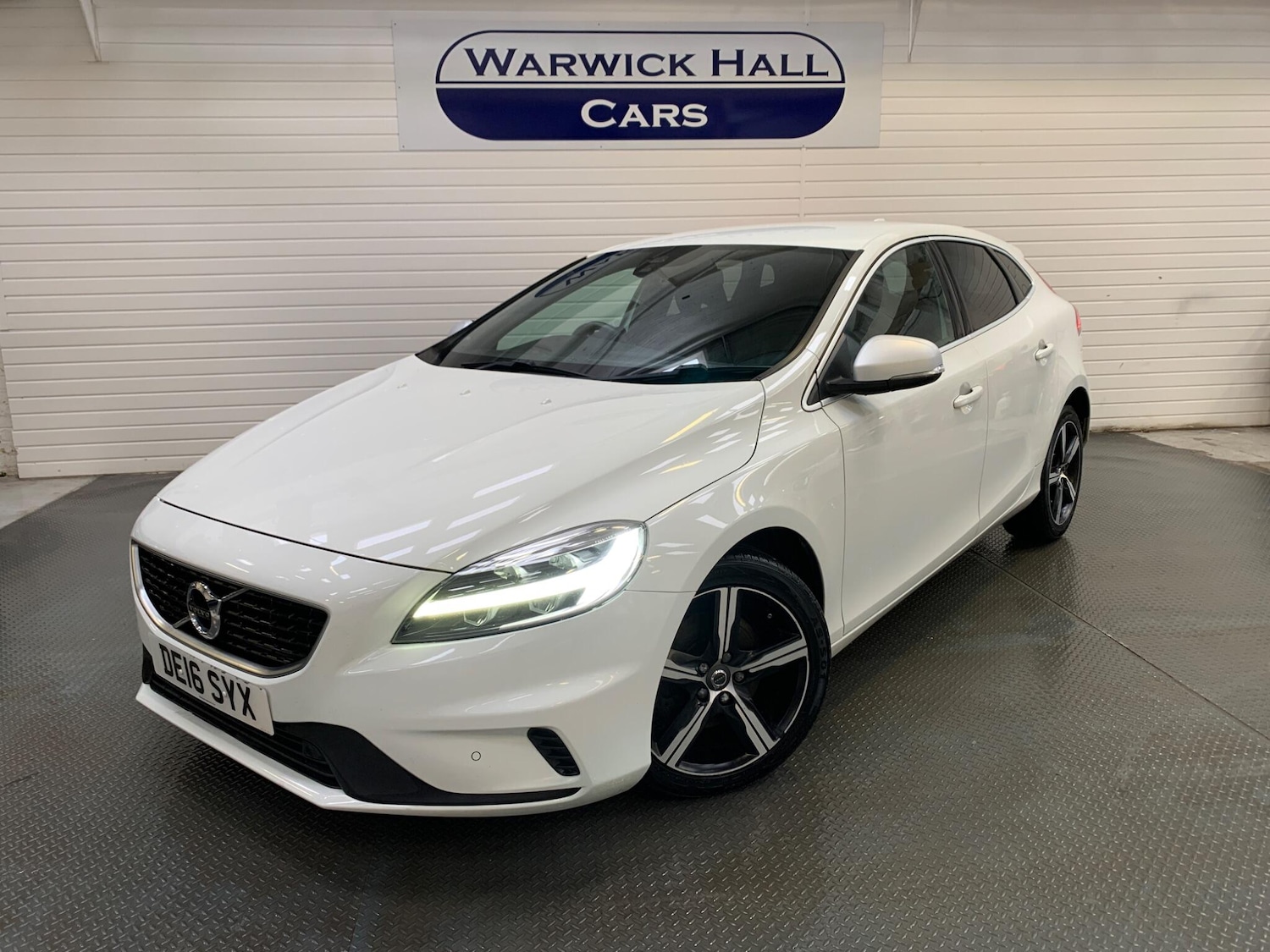 Used Volvo V40 2016 for sale - 78058096: Photo 1
