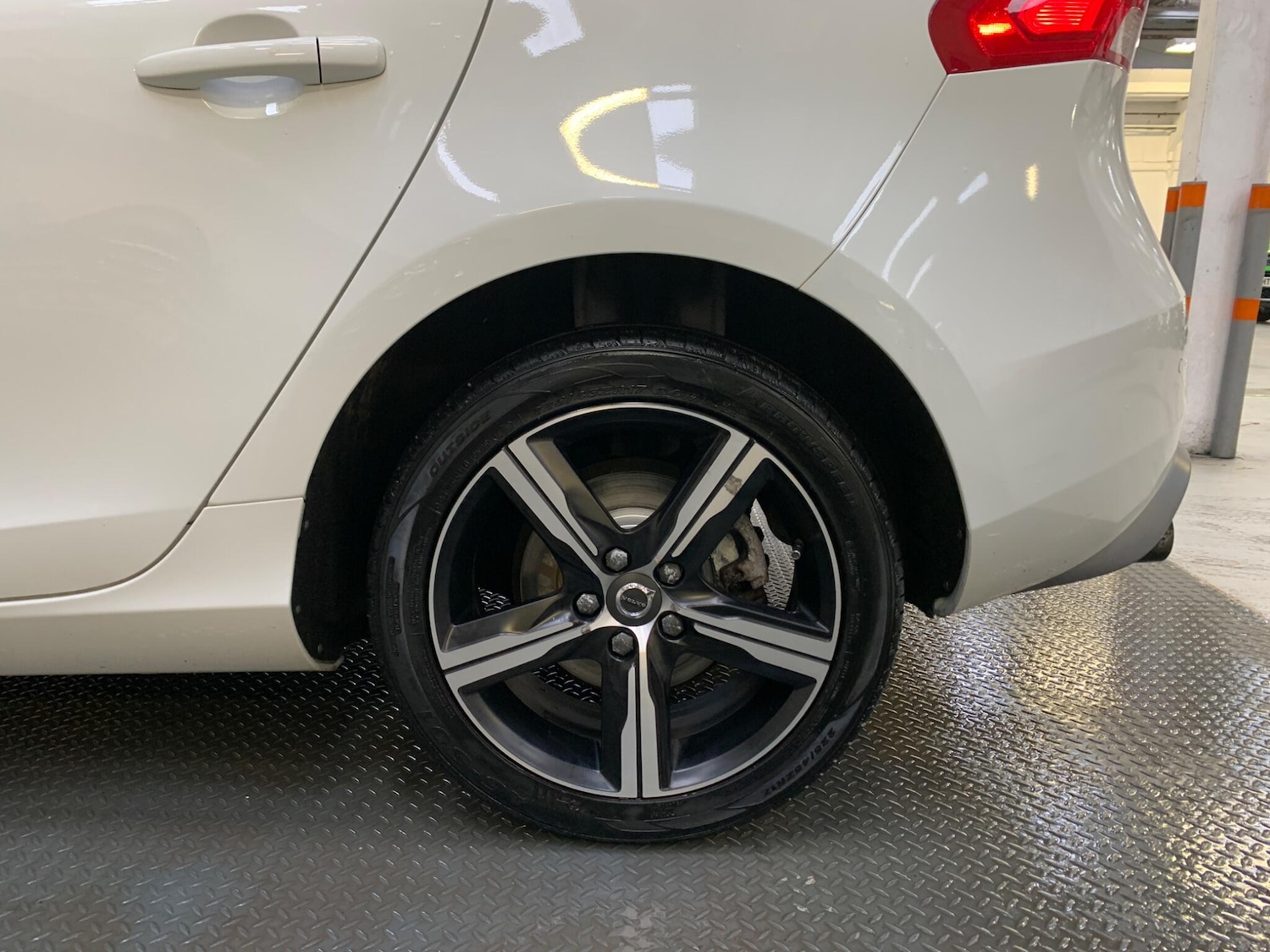 Used Volvo V40 2016 for sale - 78058096: Photo 10