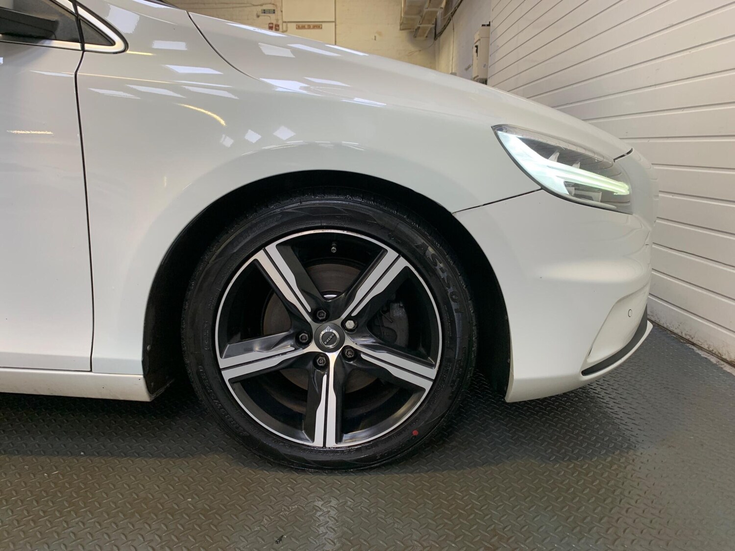 Used Volvo V40 2016 for sale - 78058096: Photo 11