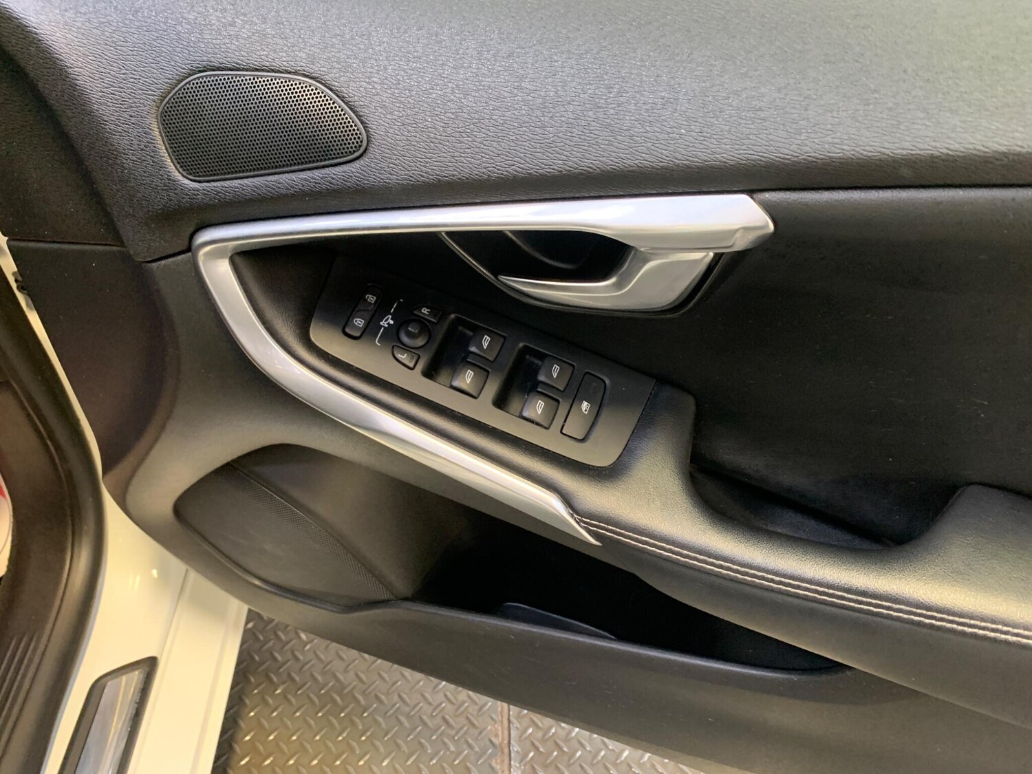 Used Volvo V40 2016 for sale - 78058096: Photo 23