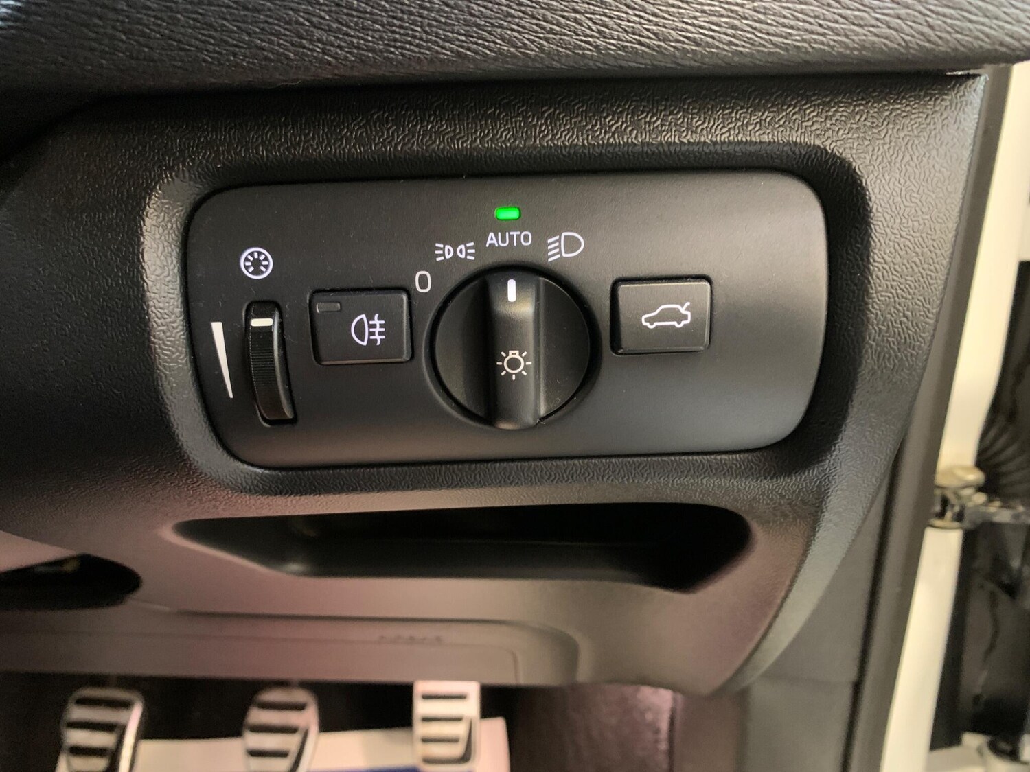 Used Volvo V40 2016 for sale - 78058096: Photo 25