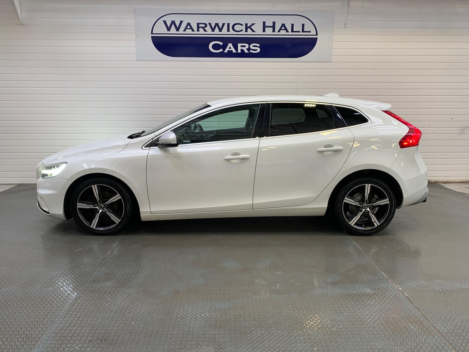 Used Volvo V40 2016 for sale - 78058096: Photo 3