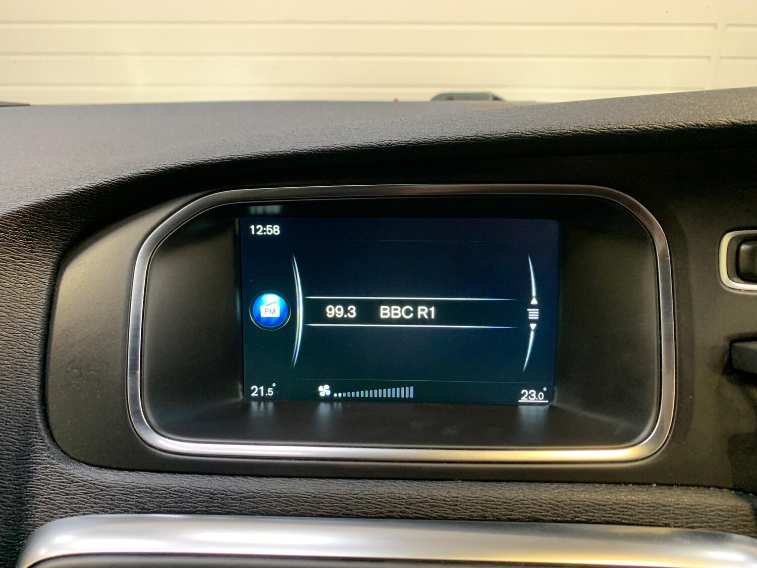 Used Volvo V40 2016 for sale - 78058096: Photo 30