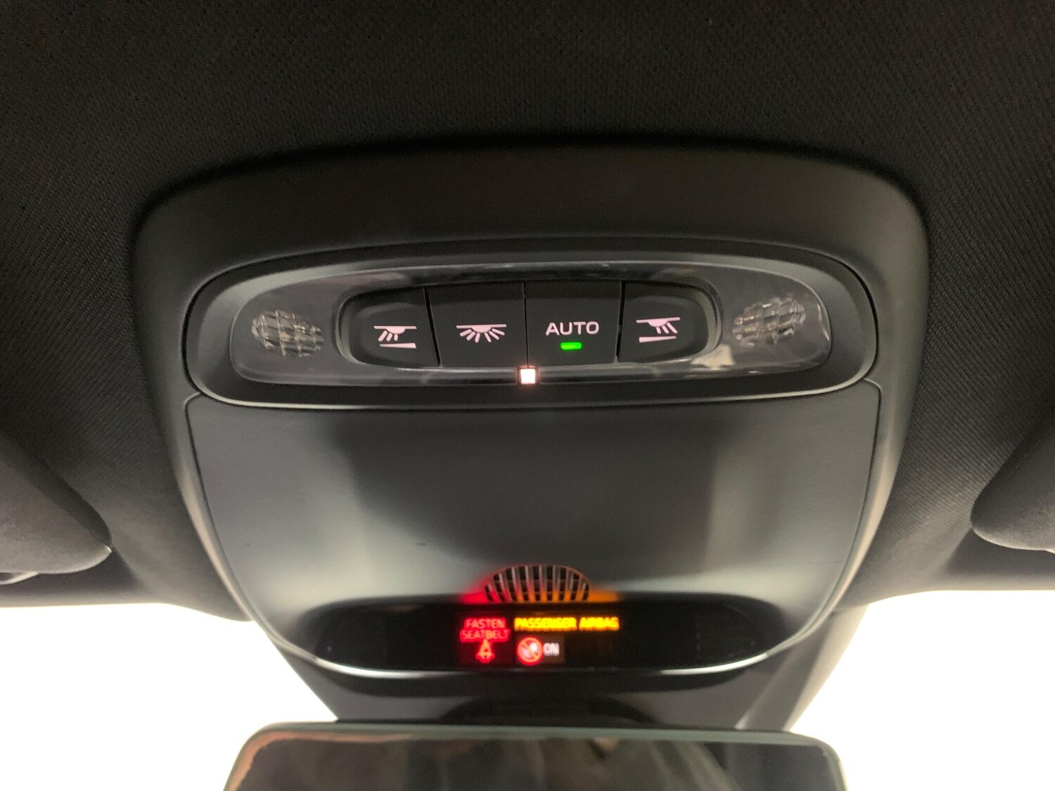 Used Volvo V40 2016 for sale - 78058096: Photo 38