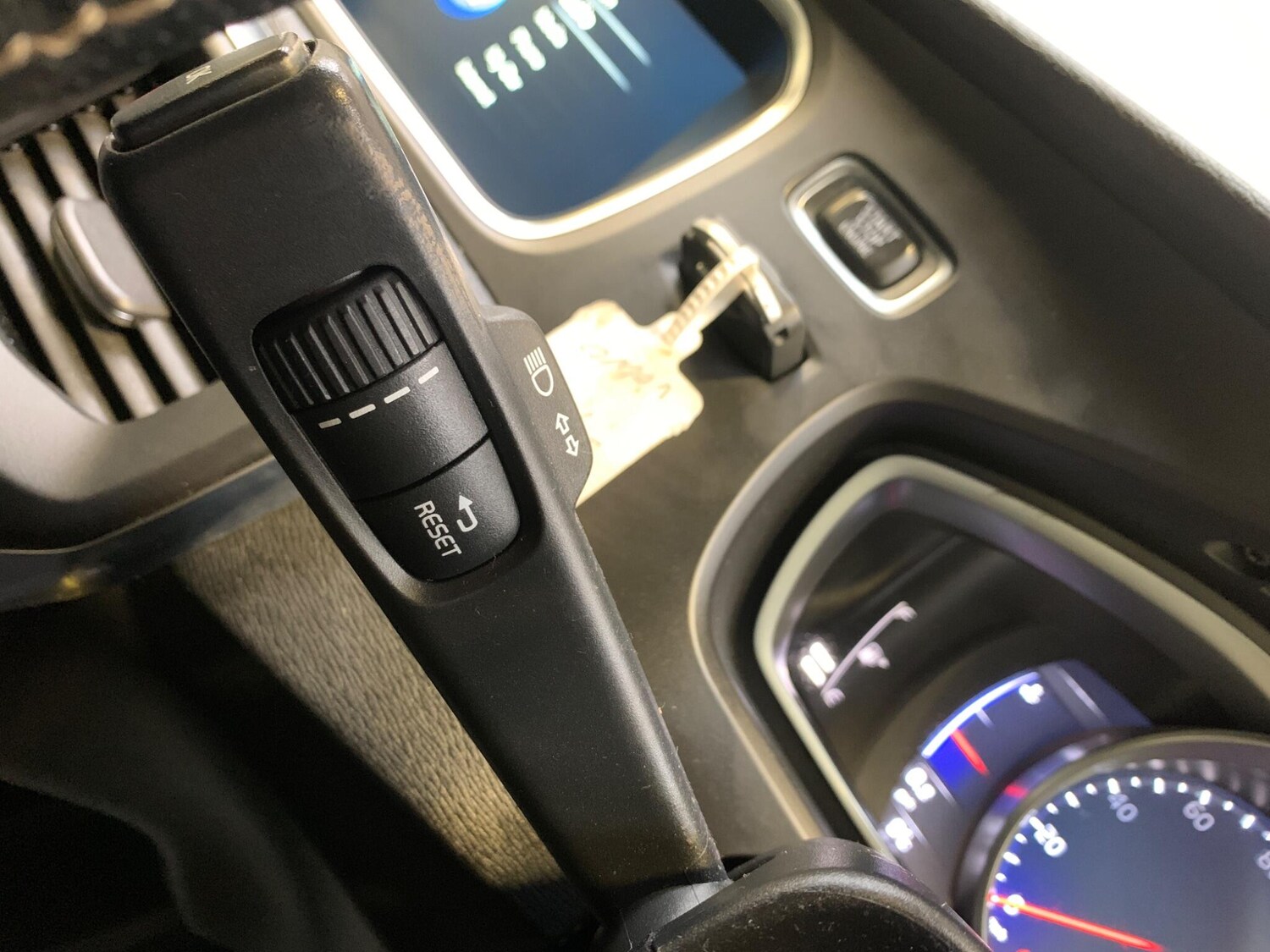 Used Volvo V40 2016 for sale - 78058096: Photo 44