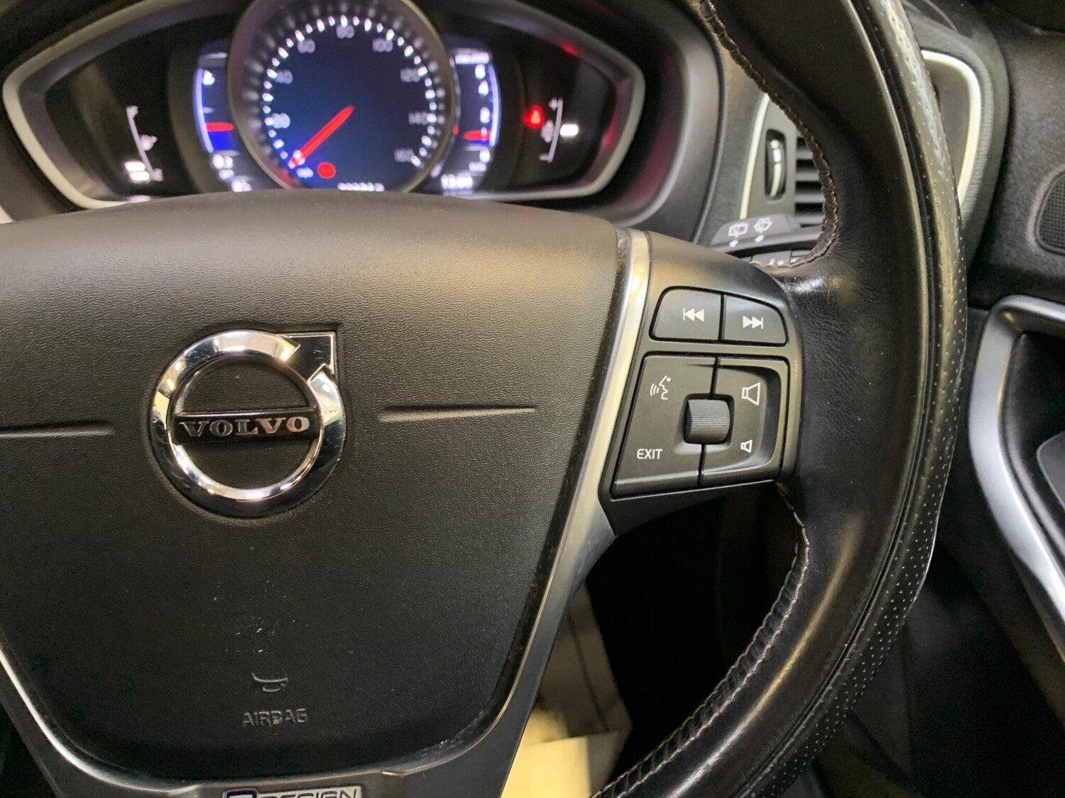 Used Volvo V40 2016 for sale - 78058096: Photo 48