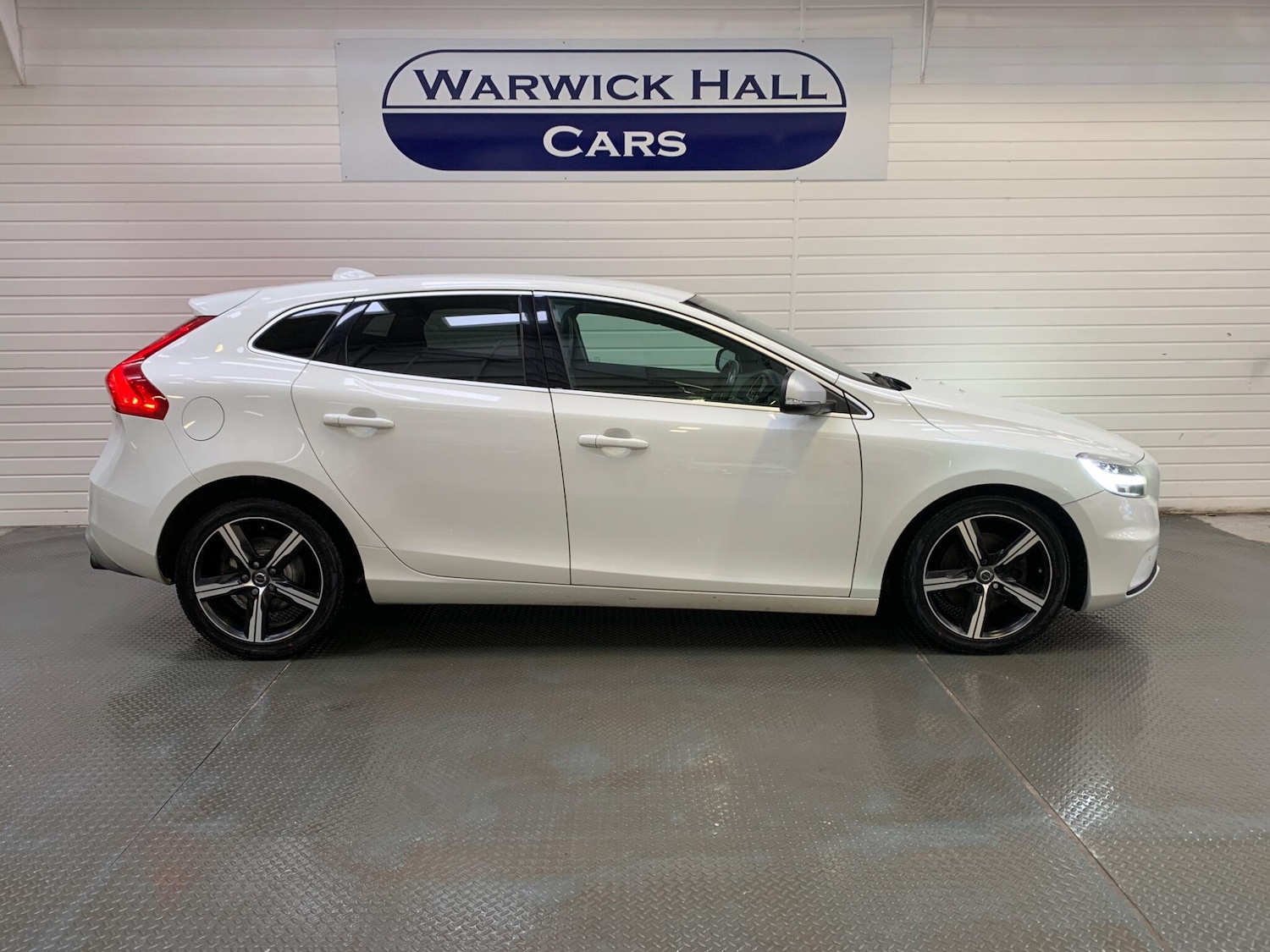 Used Volvo V40 2016 for sale - 78058096: Photo 5