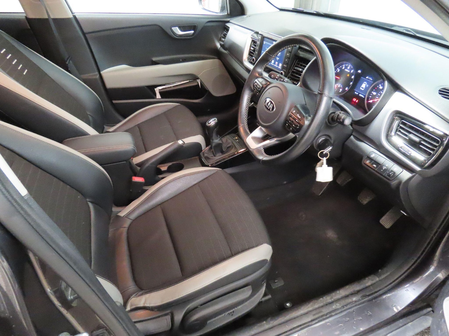 Used Kia Stonic 2018 for sale - 77646551: Photo 12