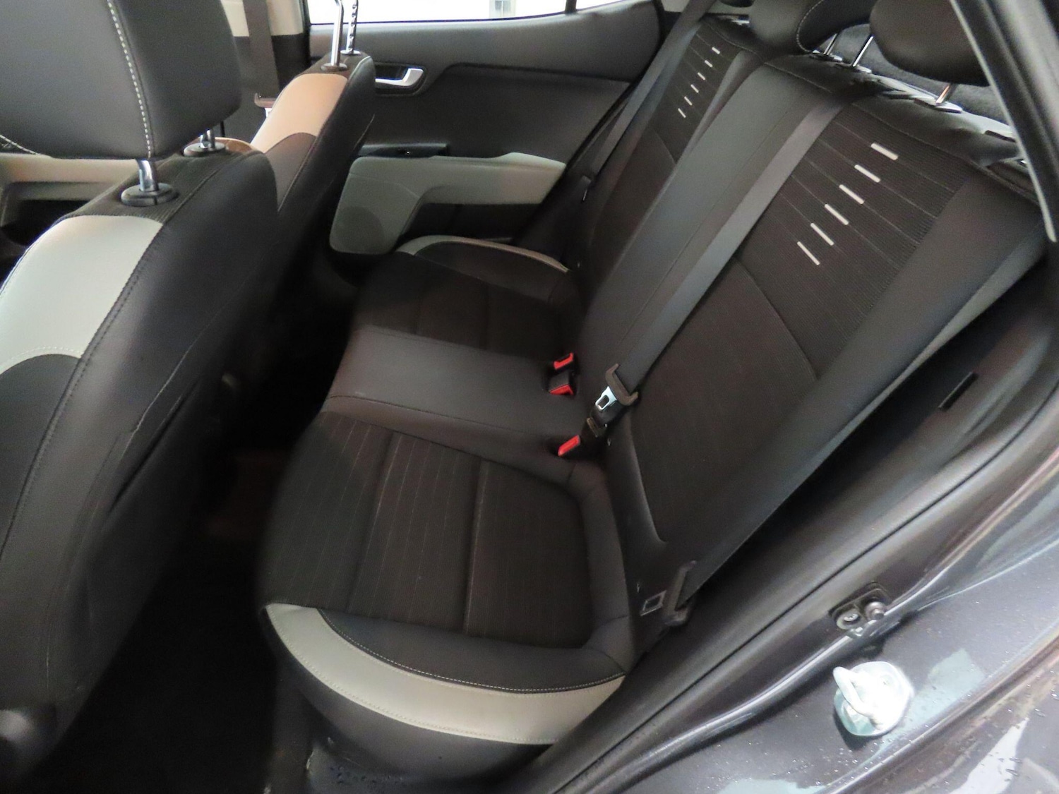 Used Kia Stonic 2018 for sale - 77646551: Photo 17