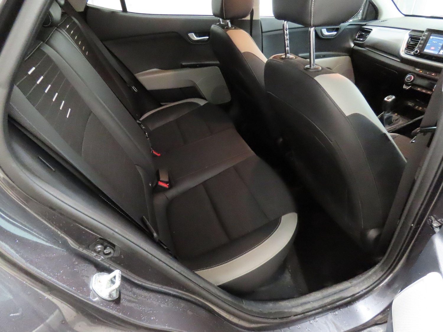 Used Kia Stonic 2018 for sale - 77646551: Photo 19