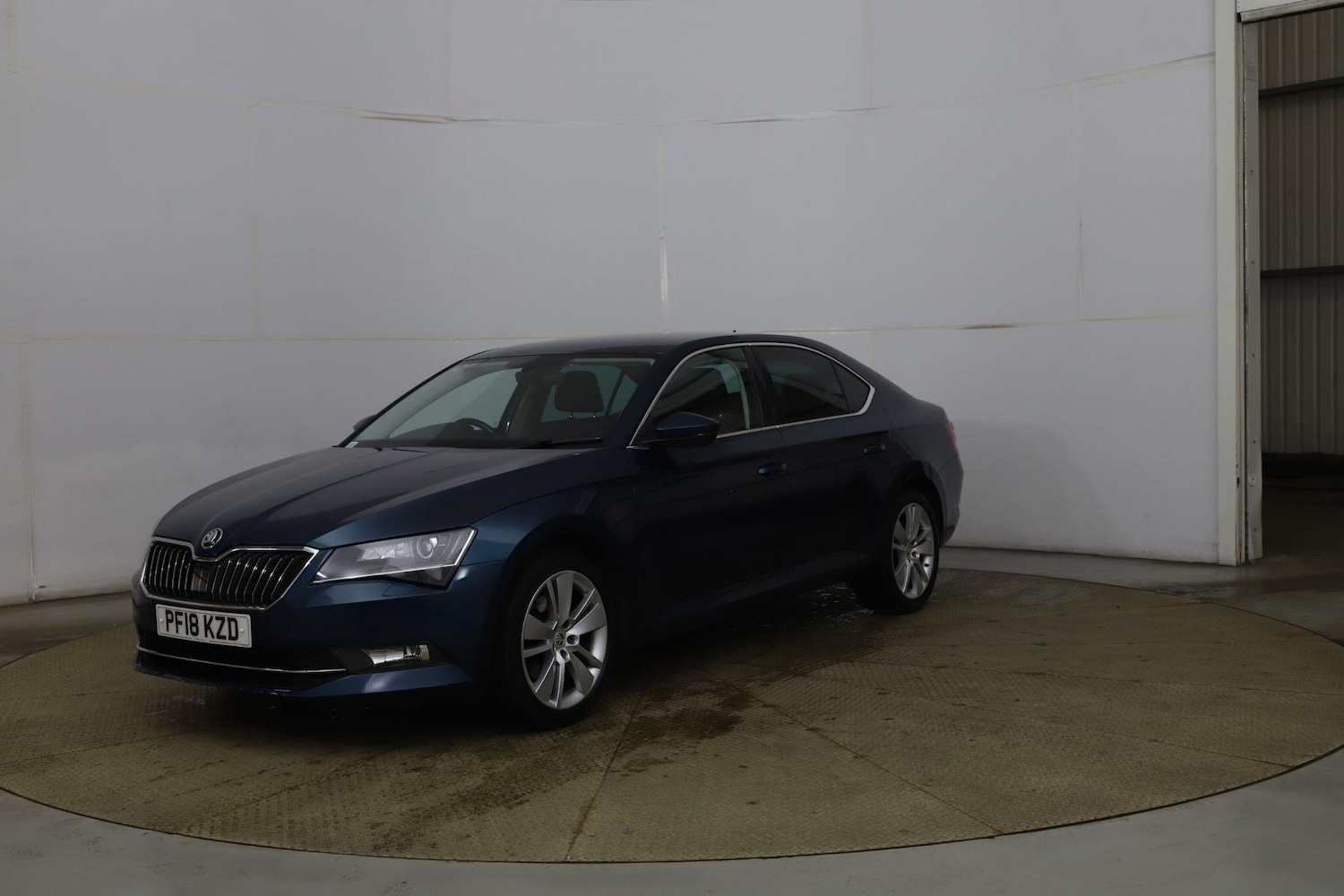 Used Skoda Superb 2018 for sale - 77351739: Photo 1