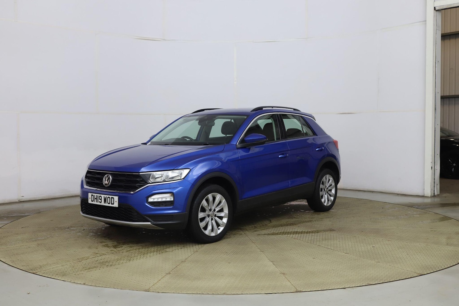 Used Volkswagen T-Roc 2019 for sale - 77599047: Photo 1