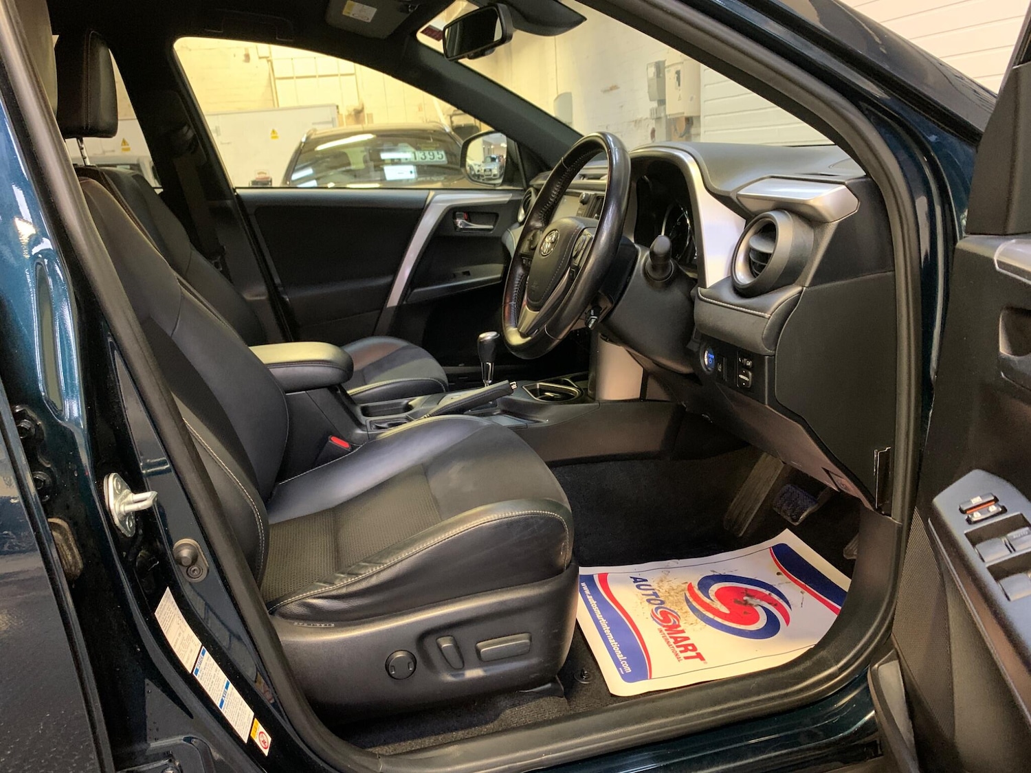 Used Toyota RAV4 2017 for sale - 77670885: Photo 23