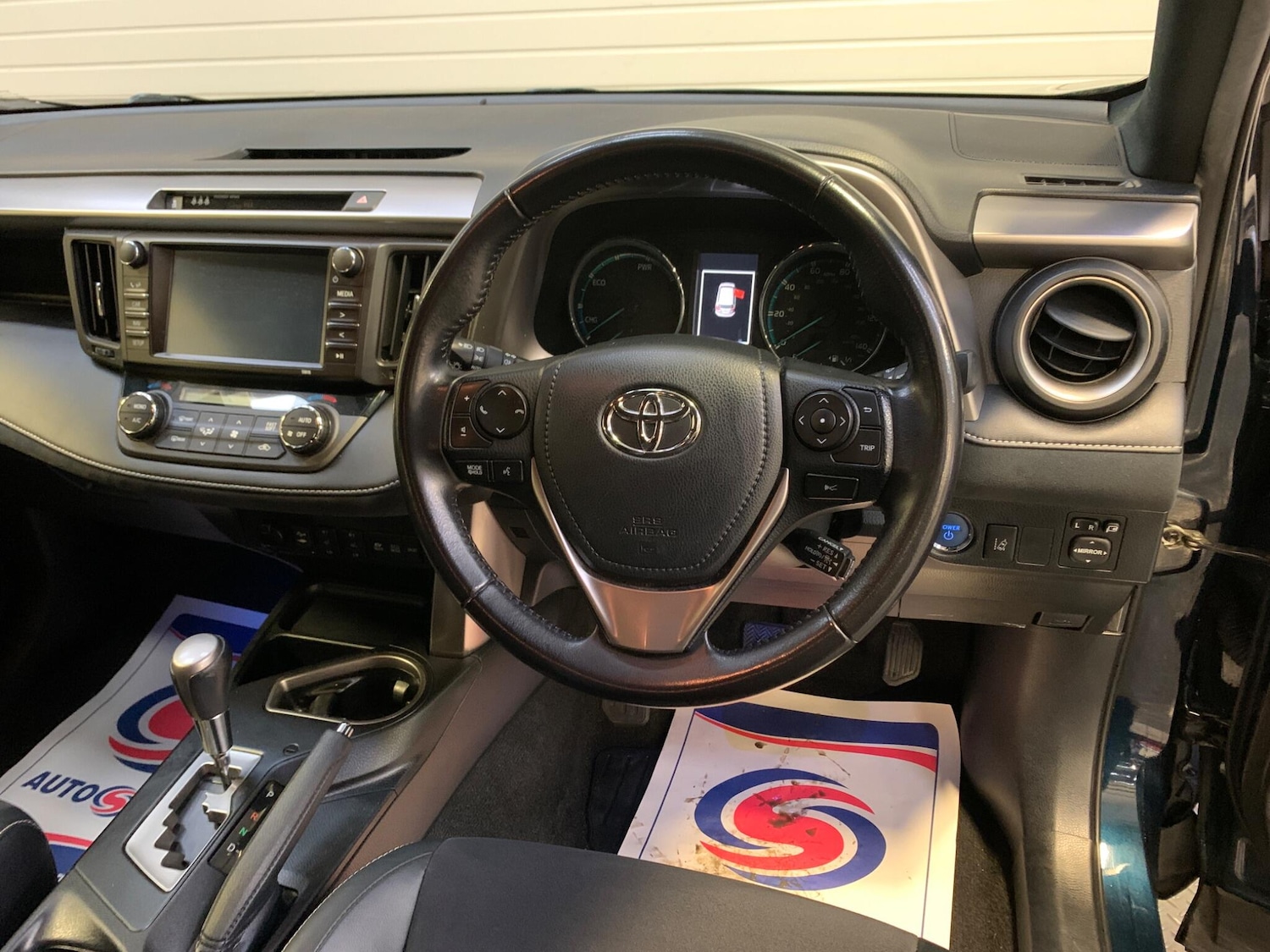 Used Toyota RAV4 2017 for sale - 77670885: Photo 27