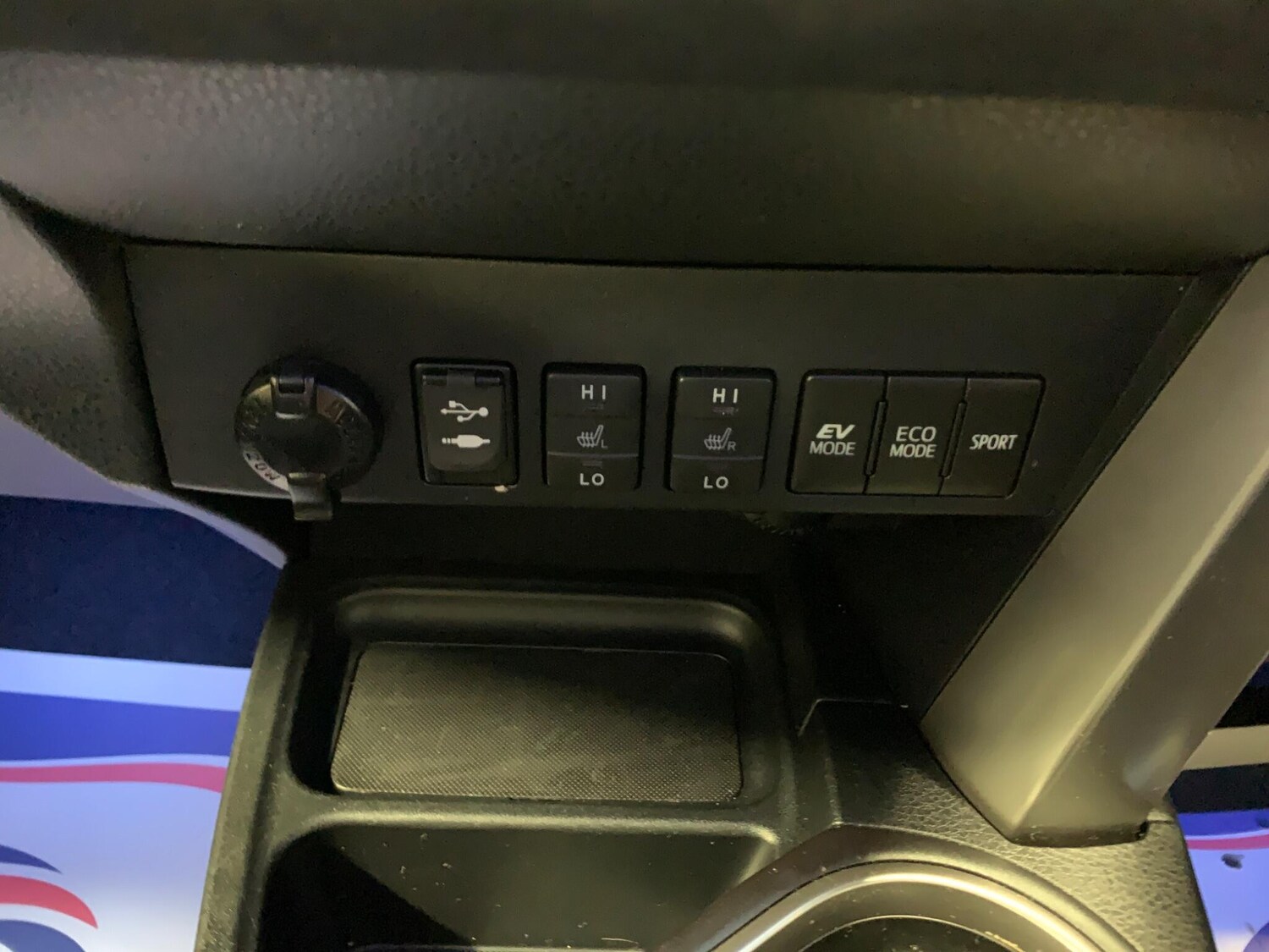 Used Toyota RAV4 2017 for sale - 77670885: Photo 45