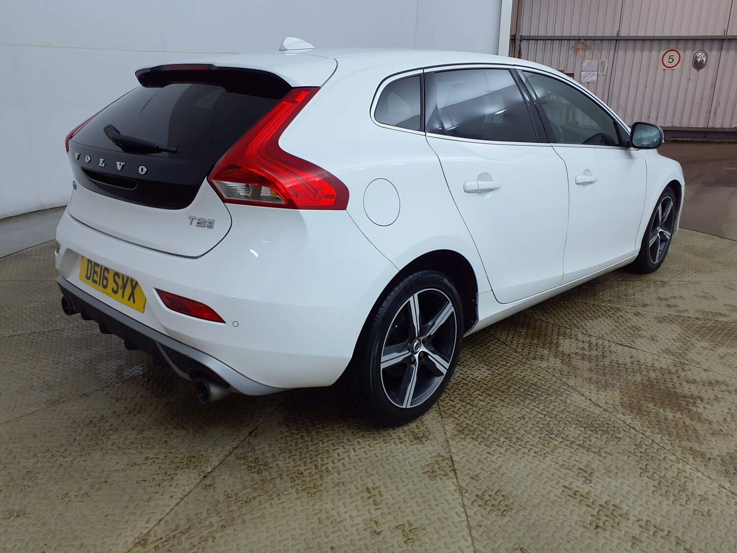 Used Volvo V40 2016 for sale - 77839008: Photo 9