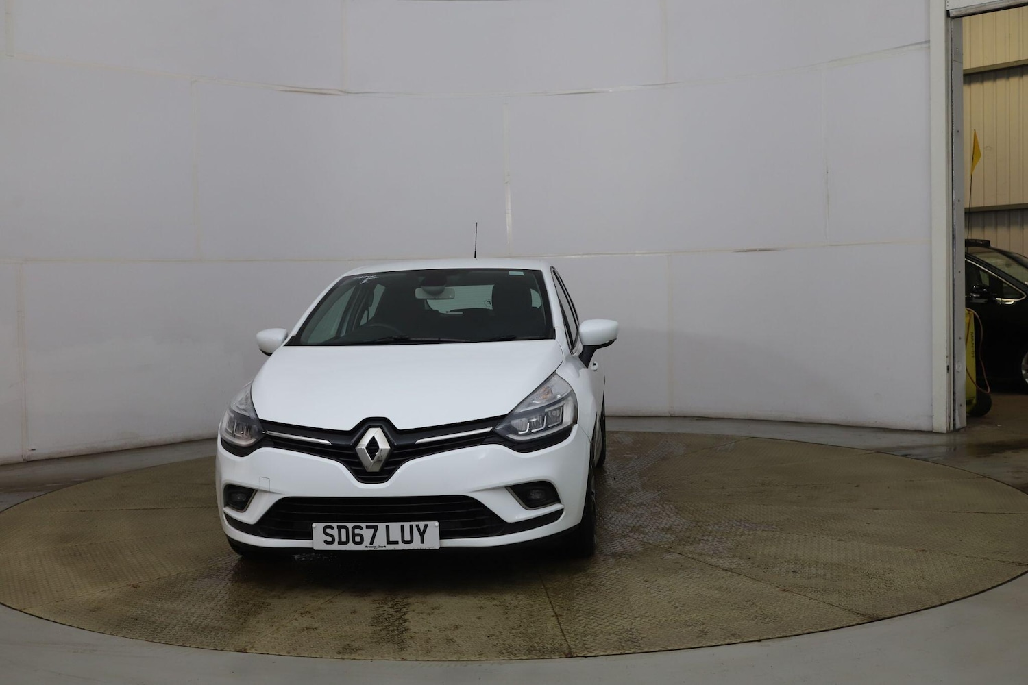 Used Renault Clio 2017 for sale - 77229867: Photo 3