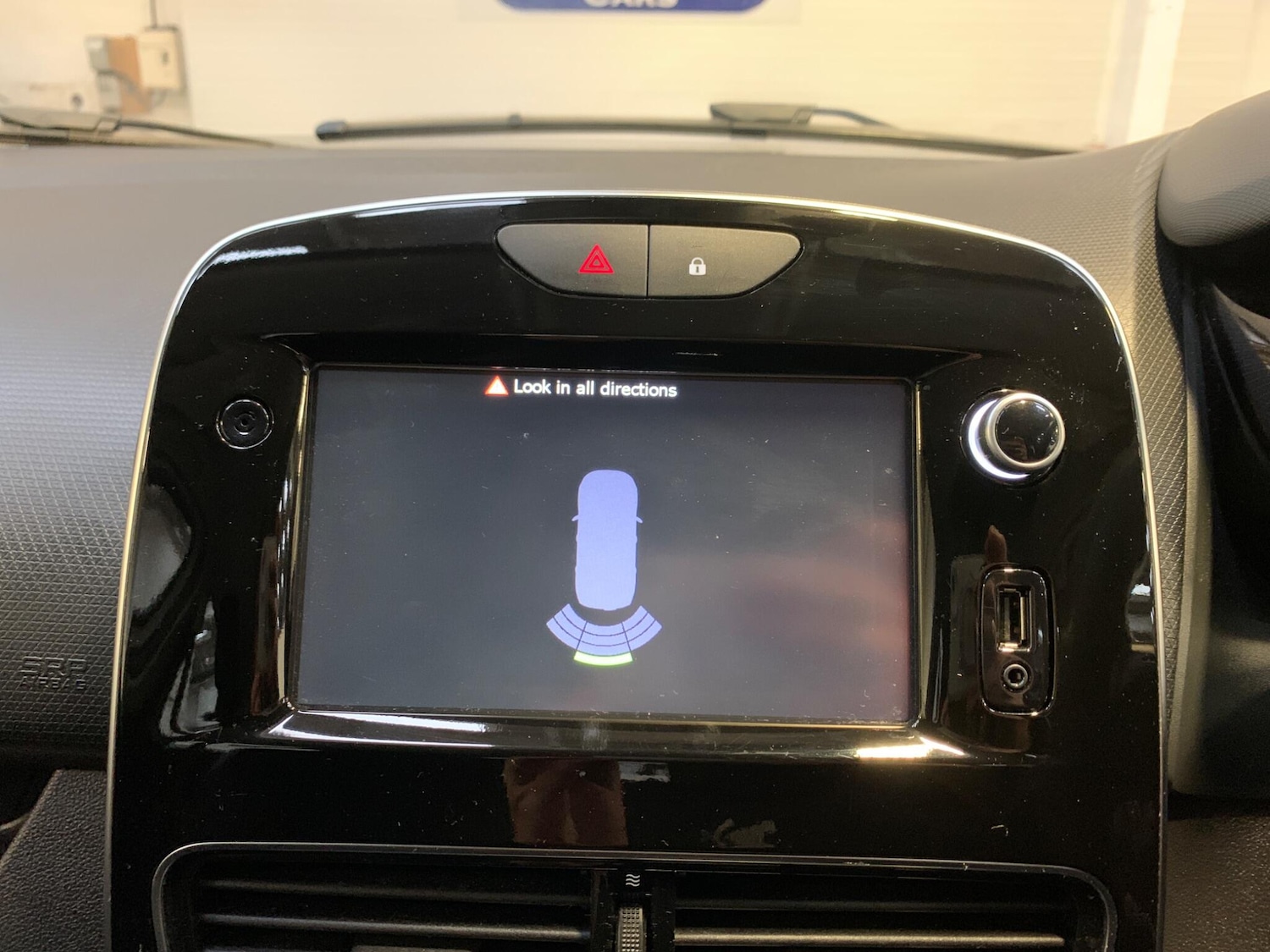 Used Renault Clio 2017 for sale - 77229867: Photo 47