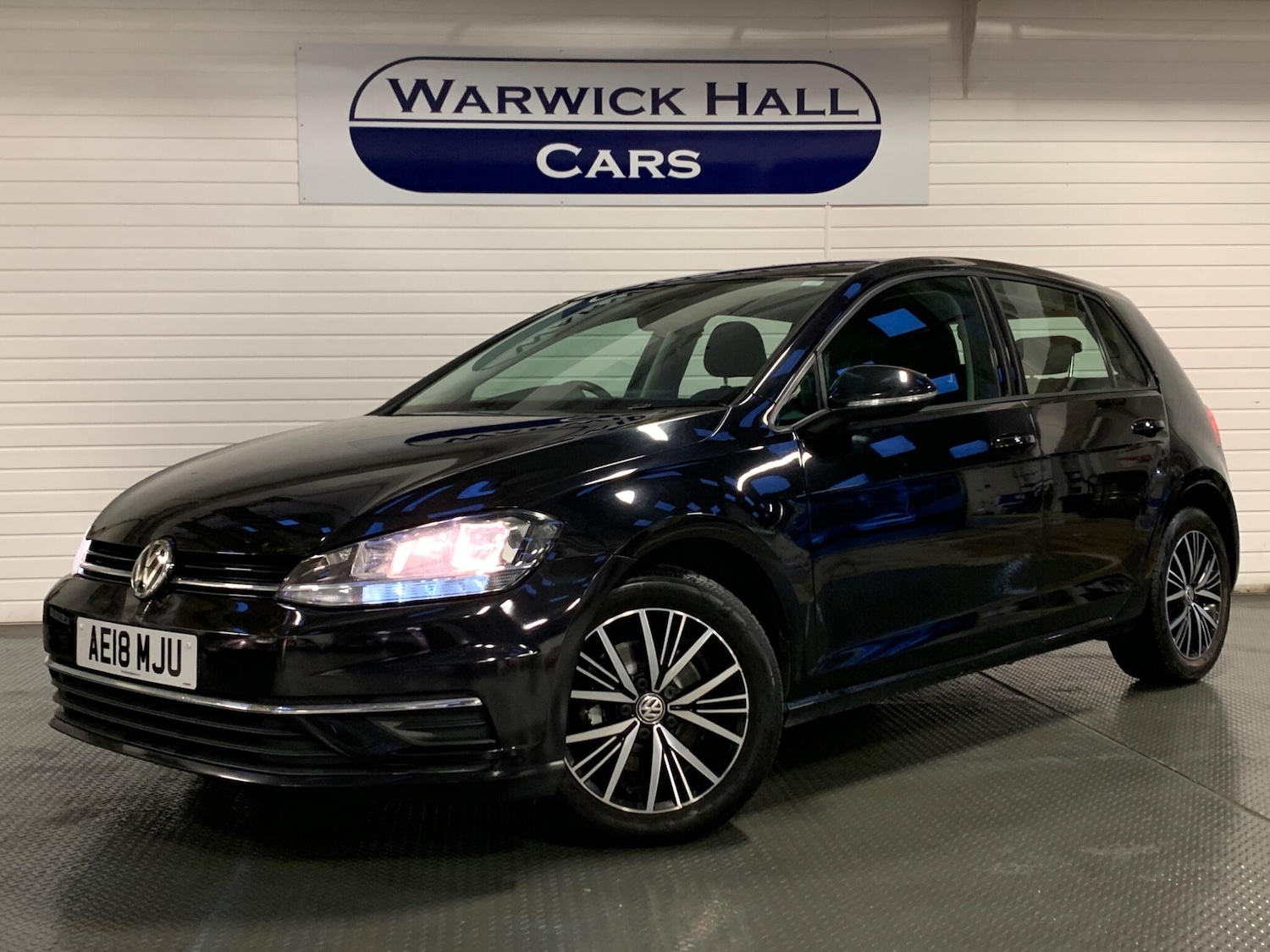 Used Volkswagen Golf 2018 for sale - 77131420: Photo 1