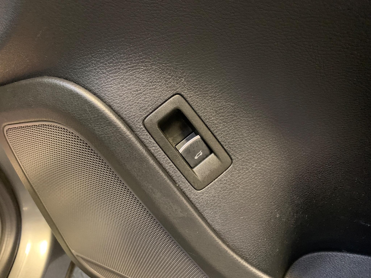 Used Volkswagen Touareg 2016 for sale - 77633919: Photo 19