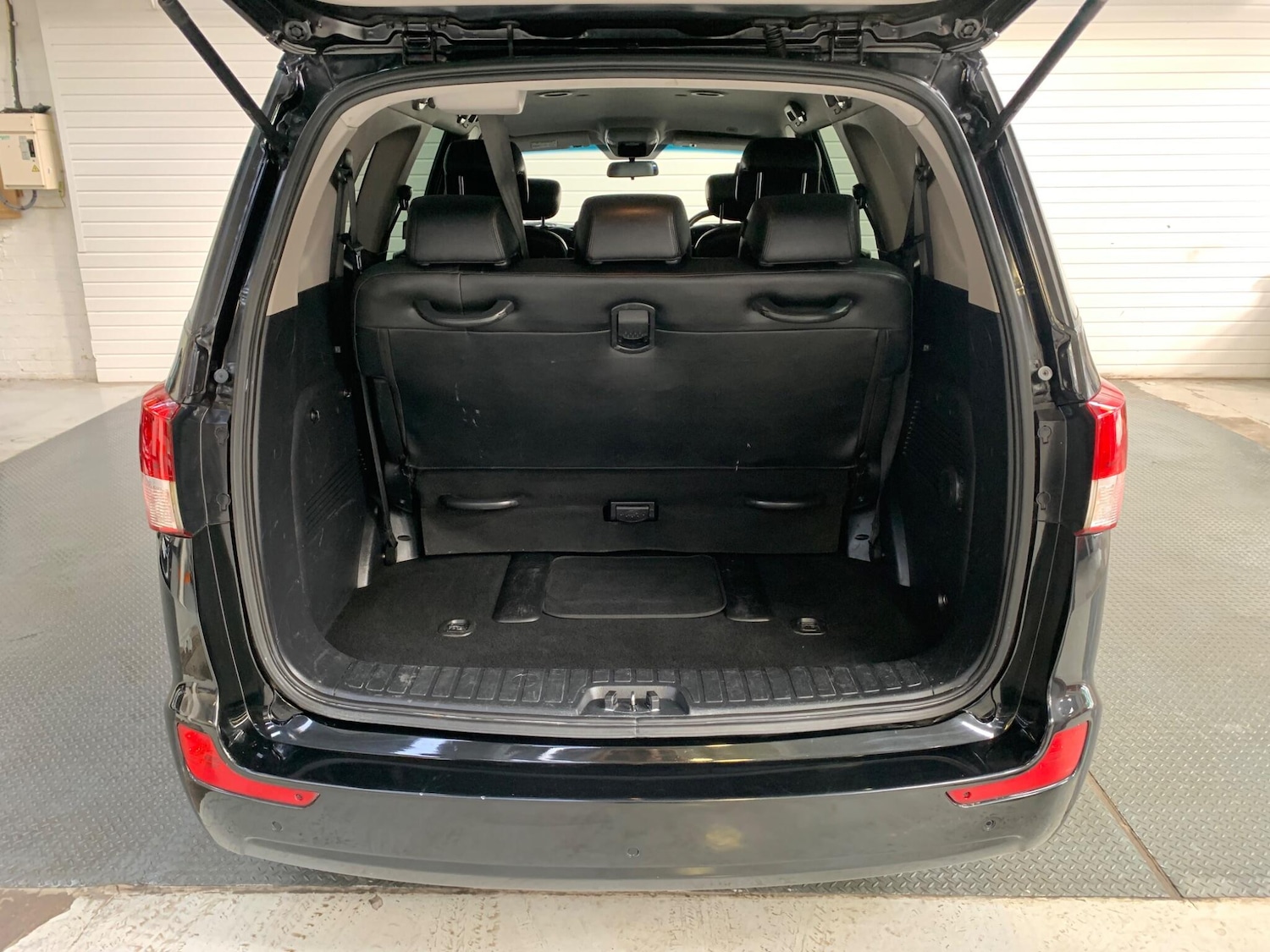 Used Ssangyong Turismo 2018 for sale - 75915928: Photo 12