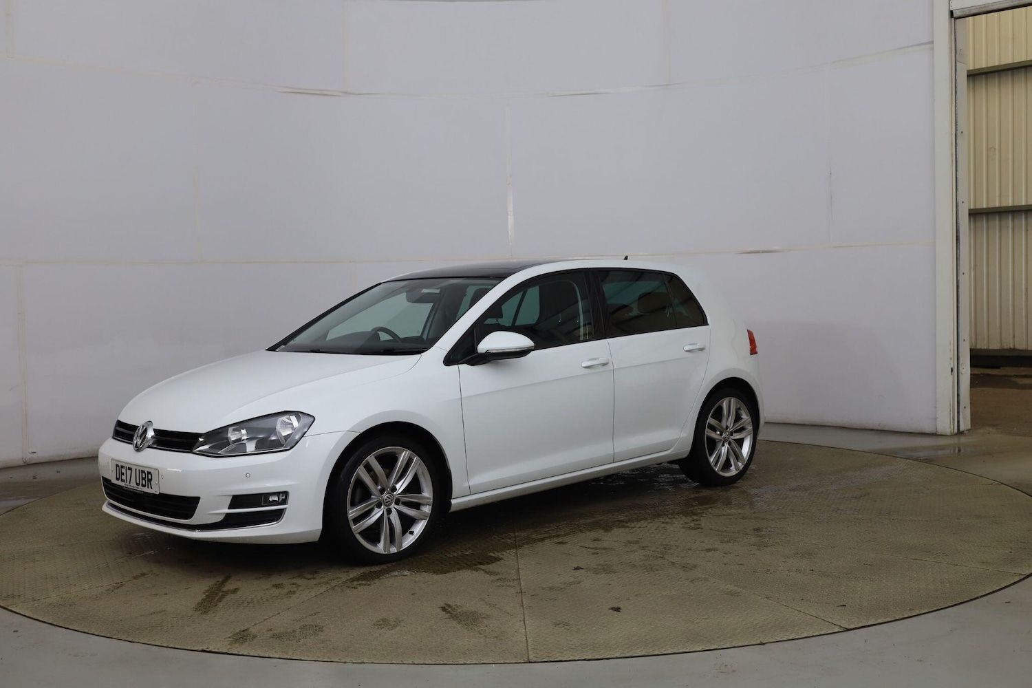 Used Volkswagen Golf 2017 for sale - 76715362: Photo 1