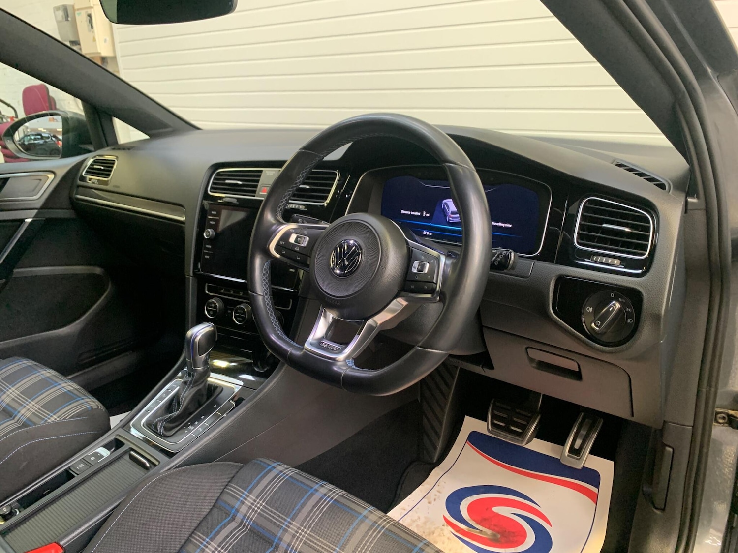 Used Volkswagen Golf 2017 for sale - 77598602: Photo 22