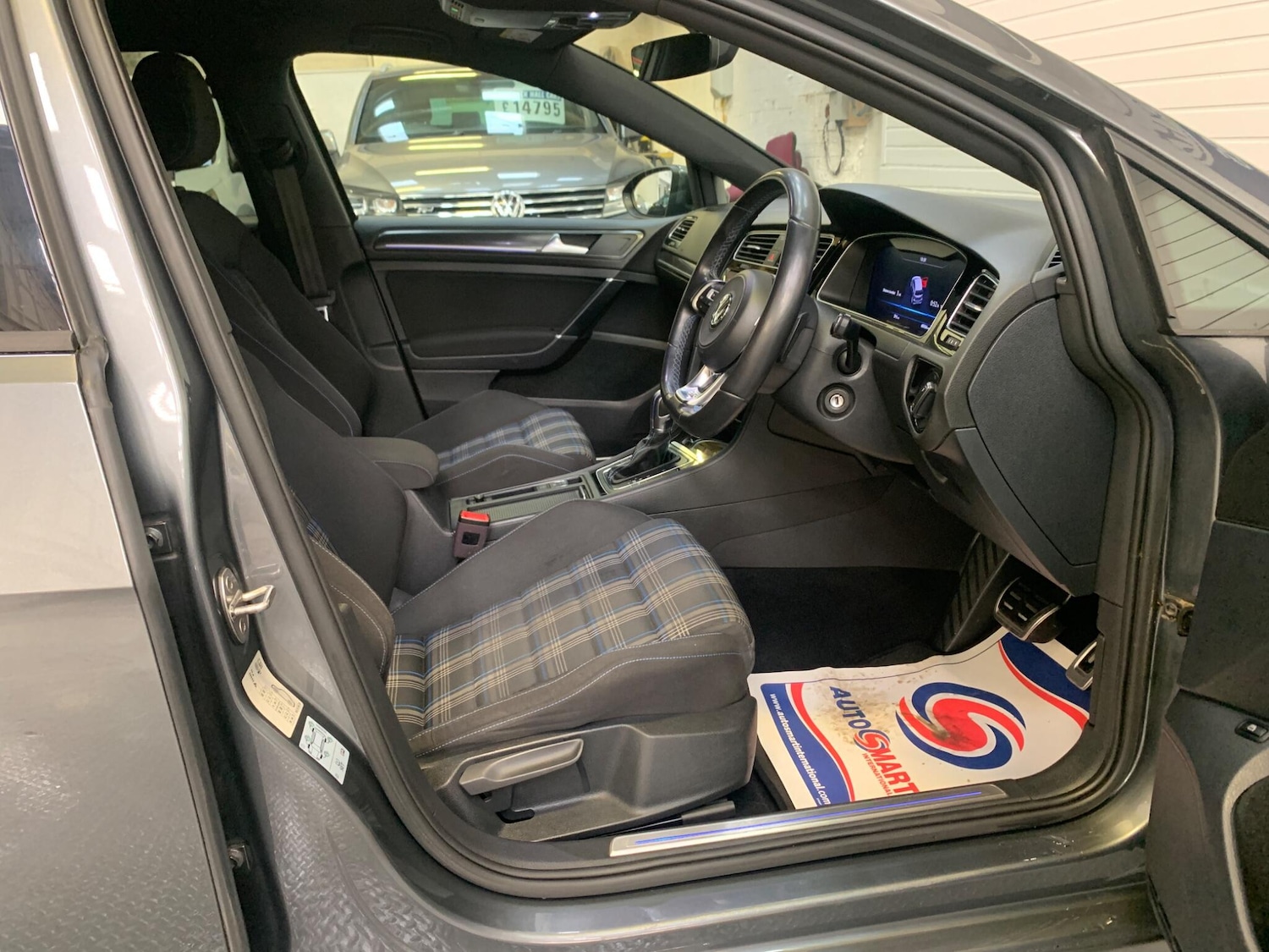 Used Volkswagen Golf 2017 for sale - 77598602: Photo 24