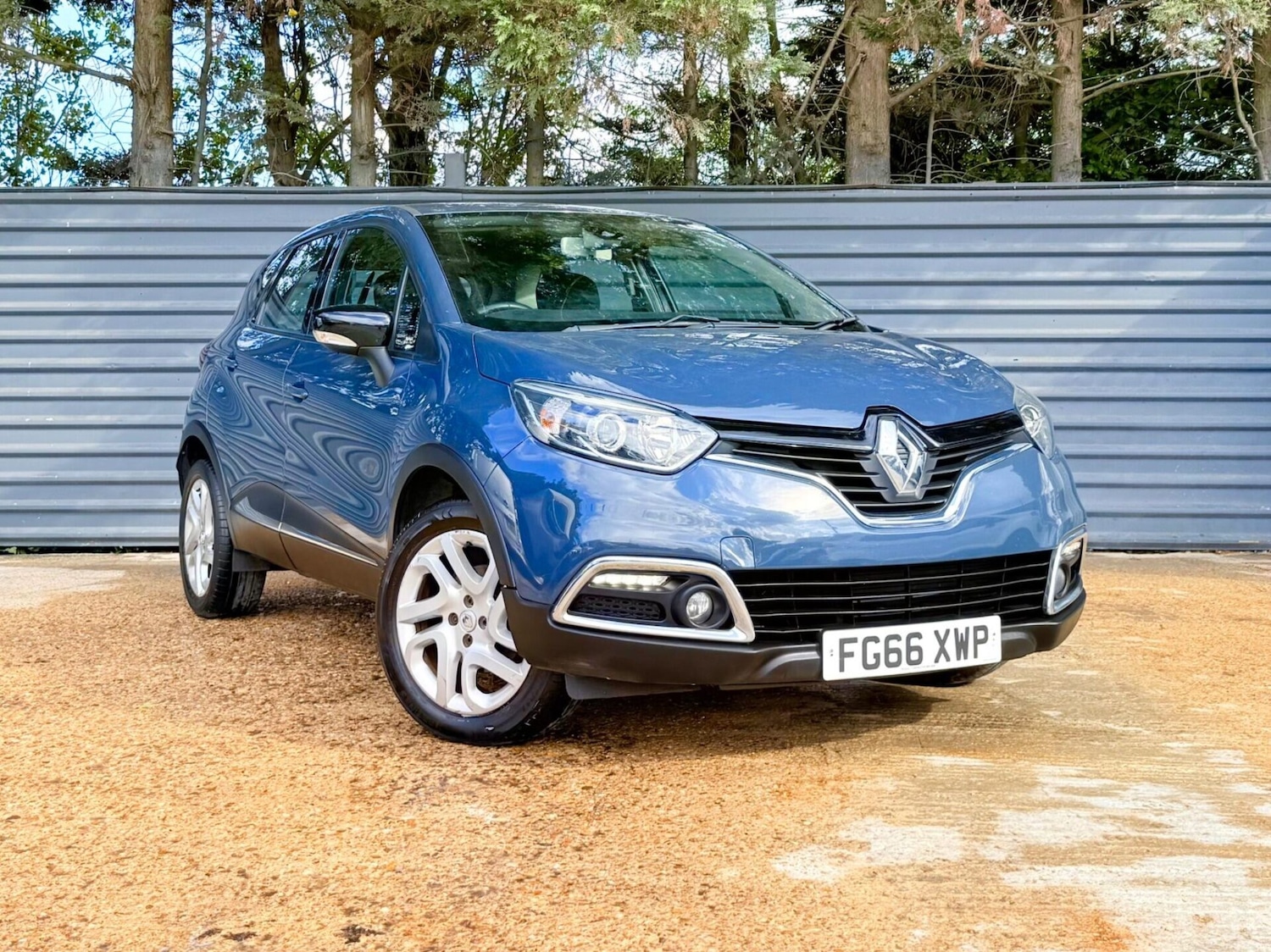 Used Renault Captur 2016 for sale - 76387396: Photo 1