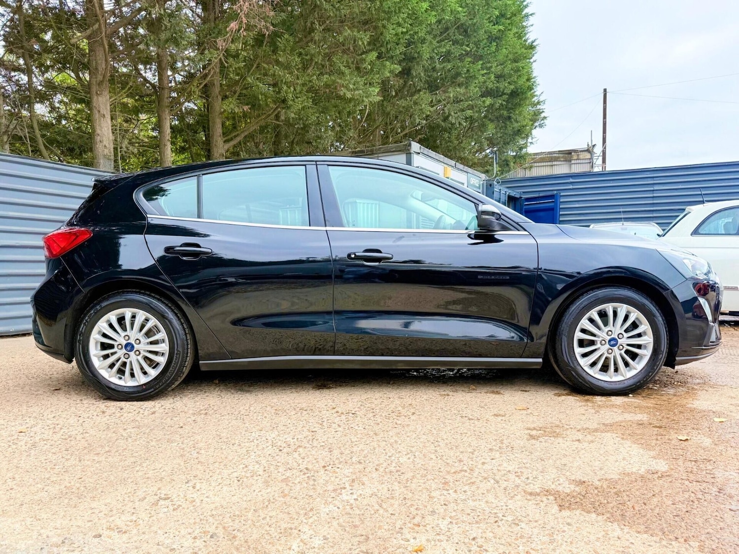 Used Ford Focus 2020 for sale - 76387401: Photo 3