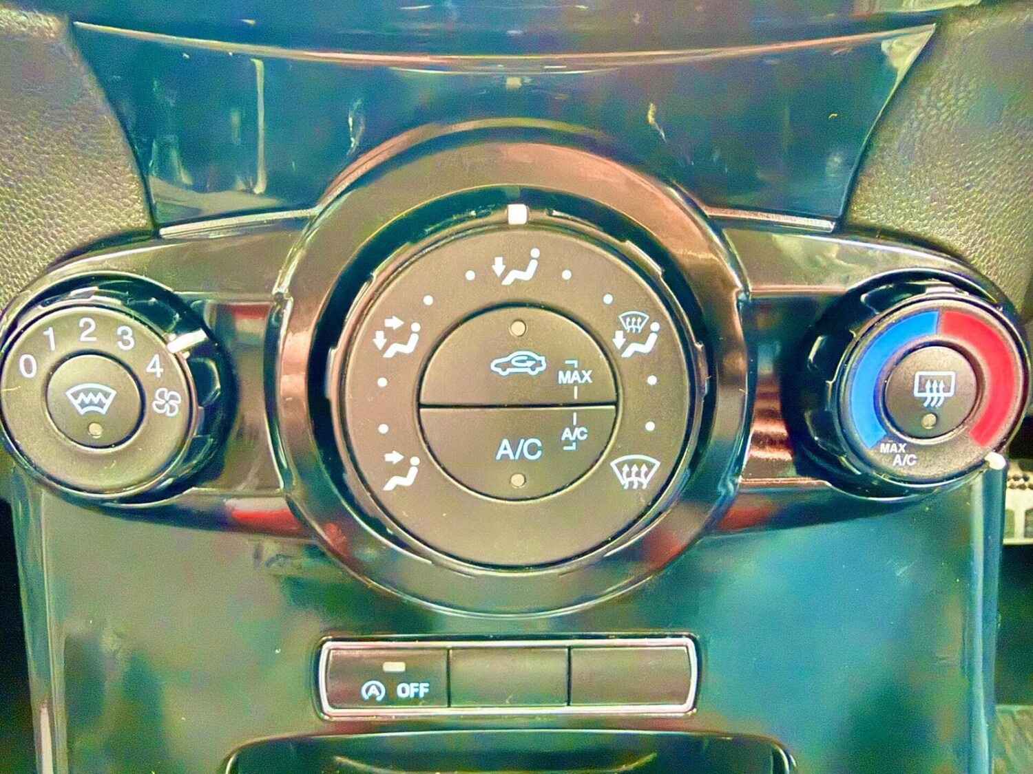 Used Ford Fiesta 2015 for sale - 77375890: Photo 32