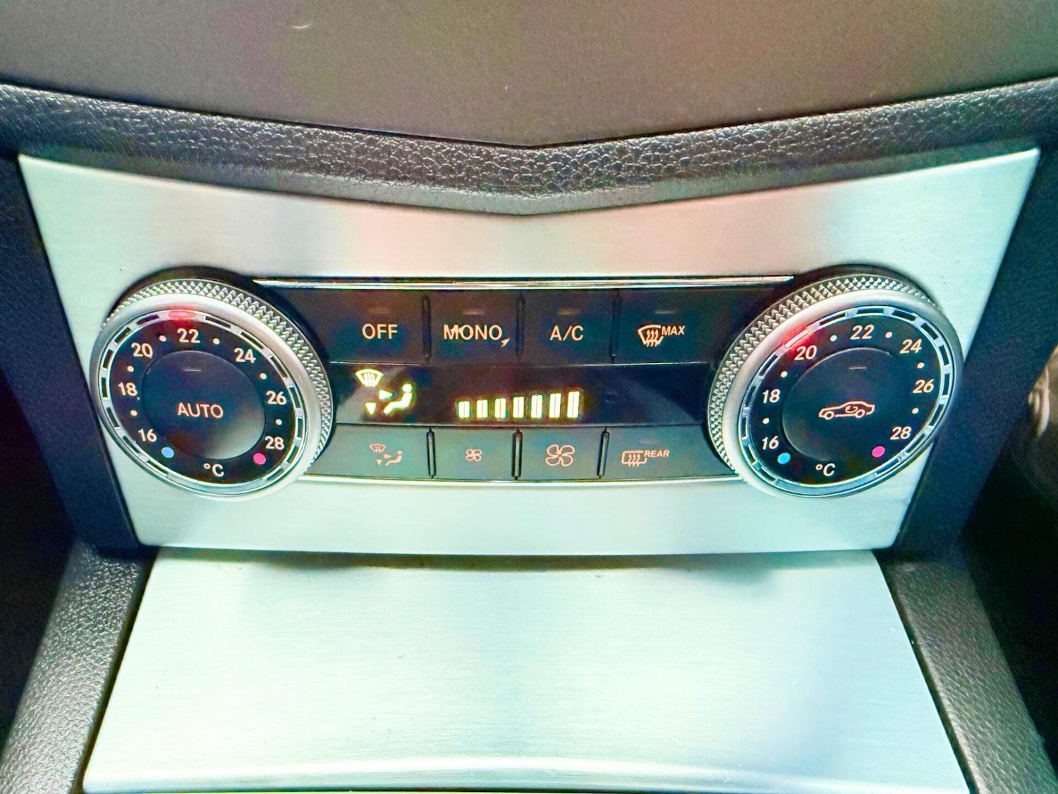 Used Mercedes-Benz C Class 2010 for sale - 77474671: Photo 31