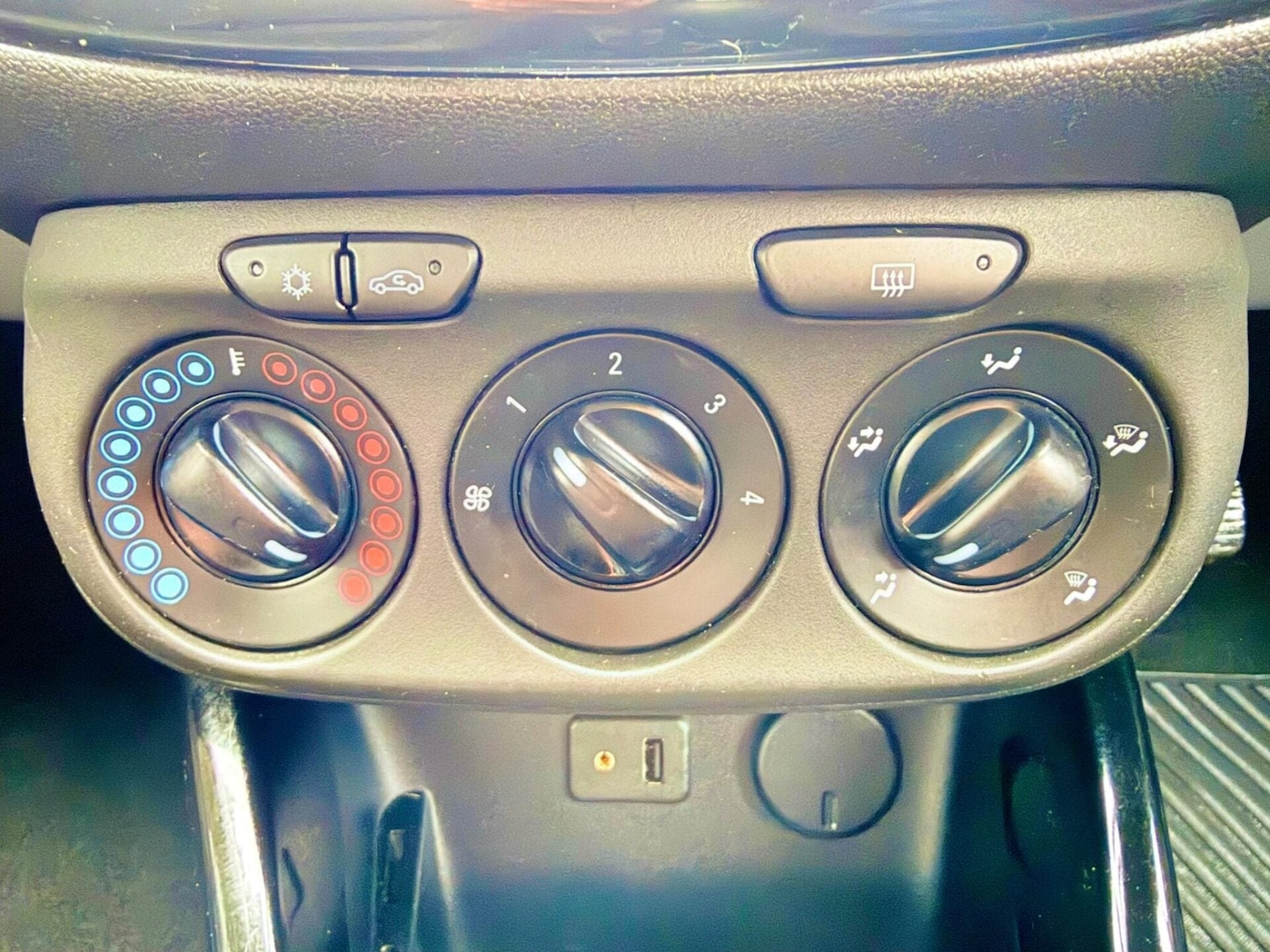 Used Vauxhall Corsa 2015 for sale - 77335906: Photo 34