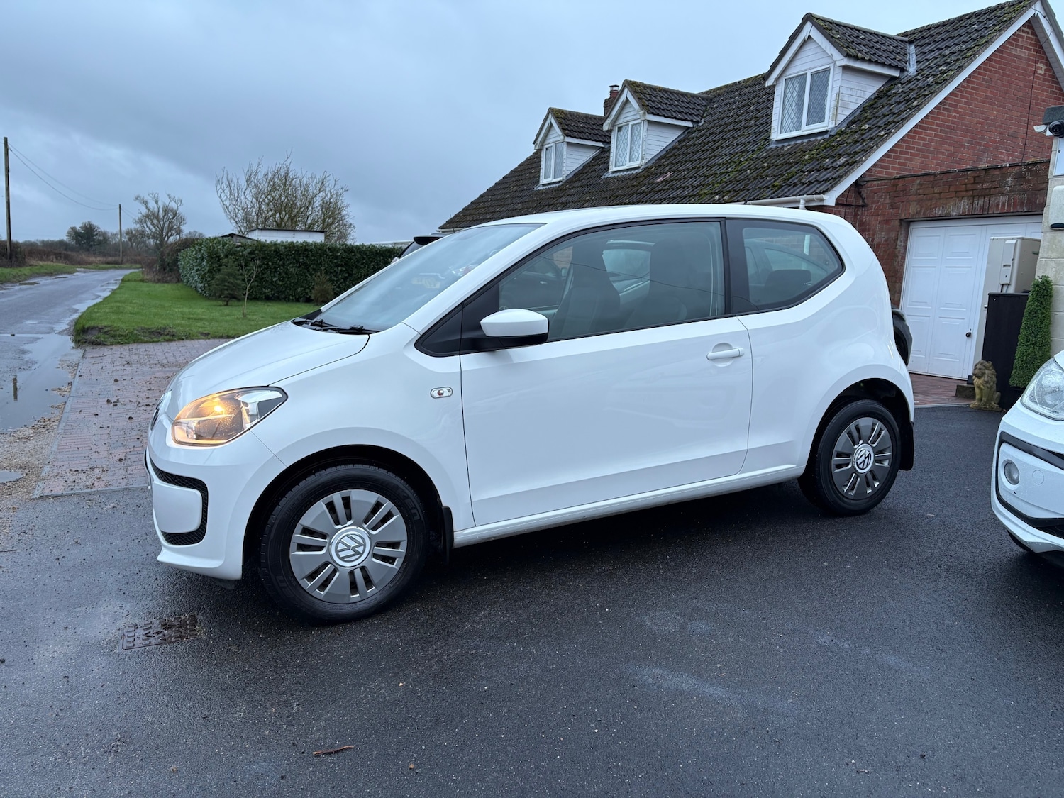 Used Volkswagen up! 2013 for sale - 77495020: Photo 3