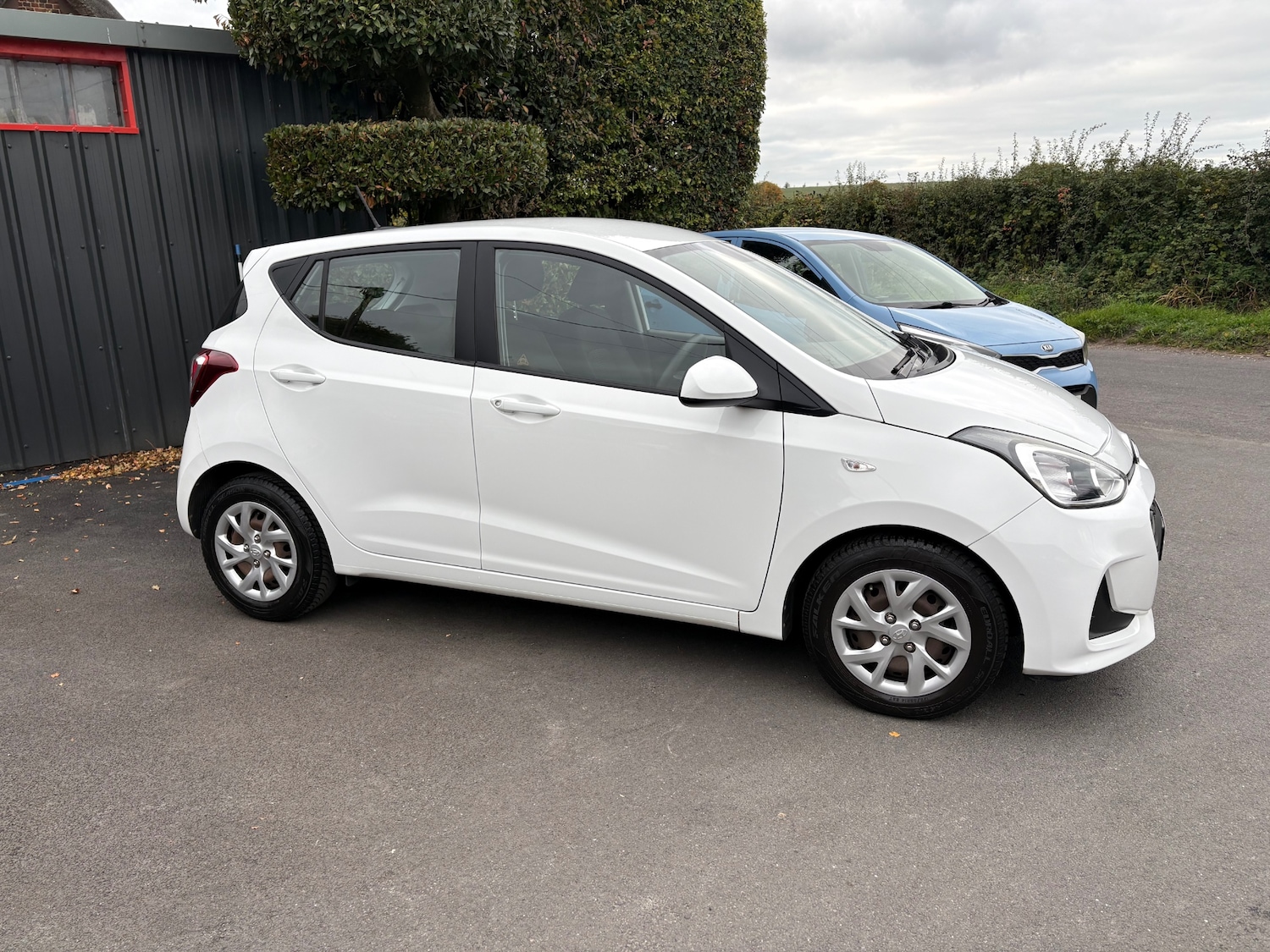 Used Hyundai i10 2017 for sale - 76257499: Photo 1